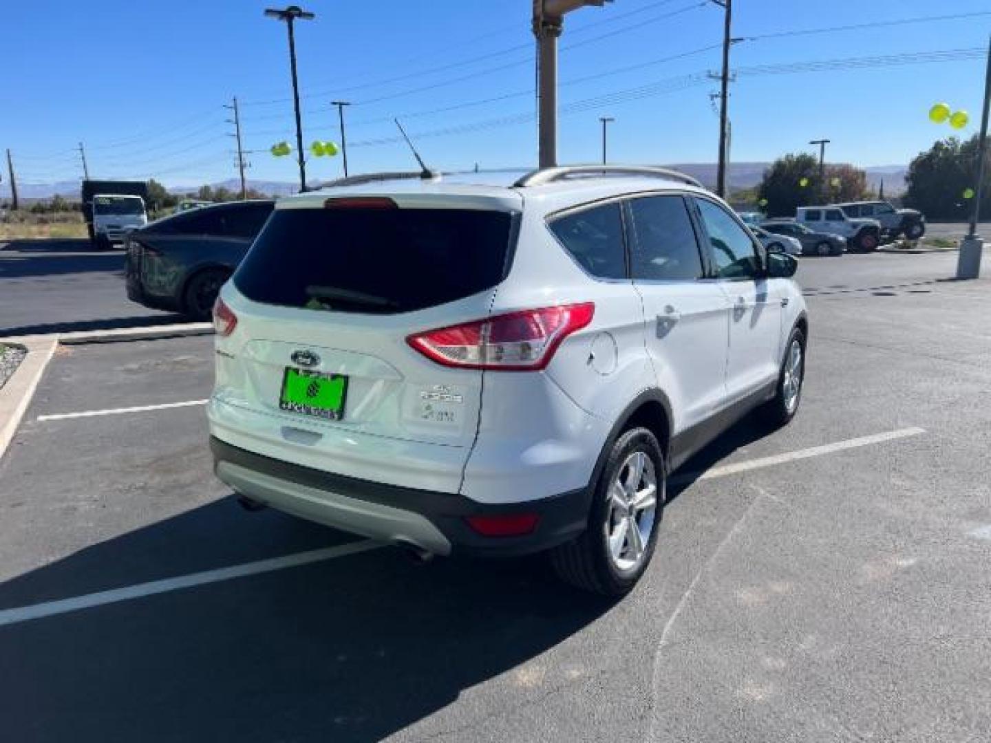 2016 Oxford White /Charcoal Black Ford Escape SE (1FMCU0GXXGU) , Automatic transmission, located at 1865 East Red Hills Pkwy, St. George, 84770, (435) 628-0023, 37.120850, -113.543640 - Photo#6