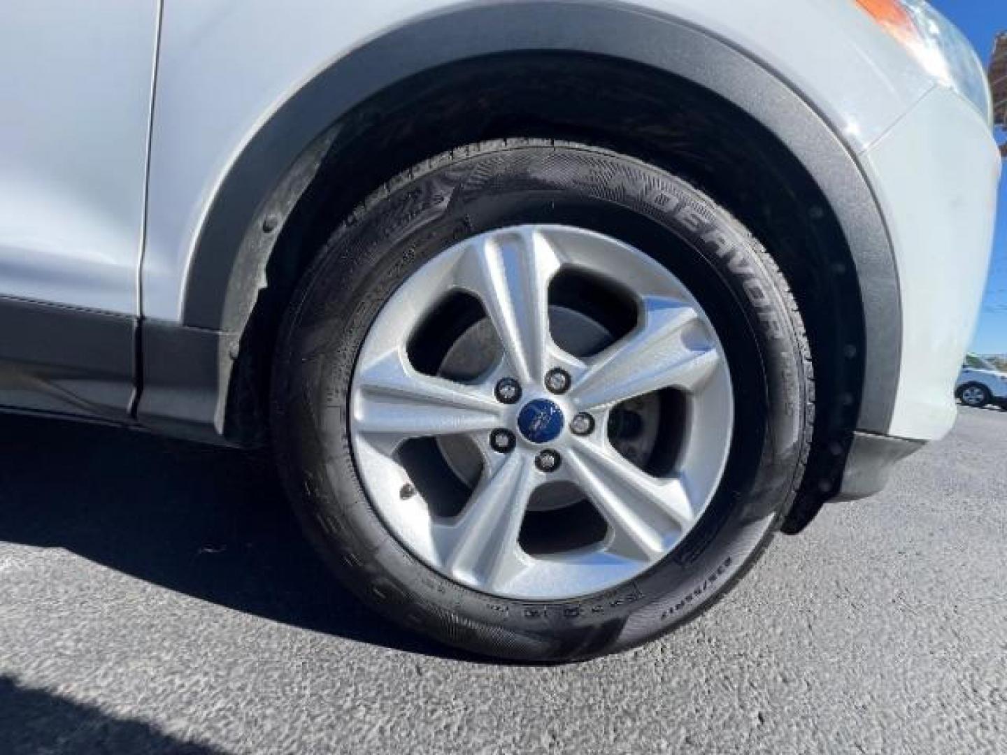 2016 Oxford White /Charcoal Black Ford Escape SE (1FMCU0GXXGU) , Automatic transmission, located at 1865 East Red Hills Pkwy, St. George, 84770, (435) 628-0023, 37.120850, -113.543640 - Photo#8