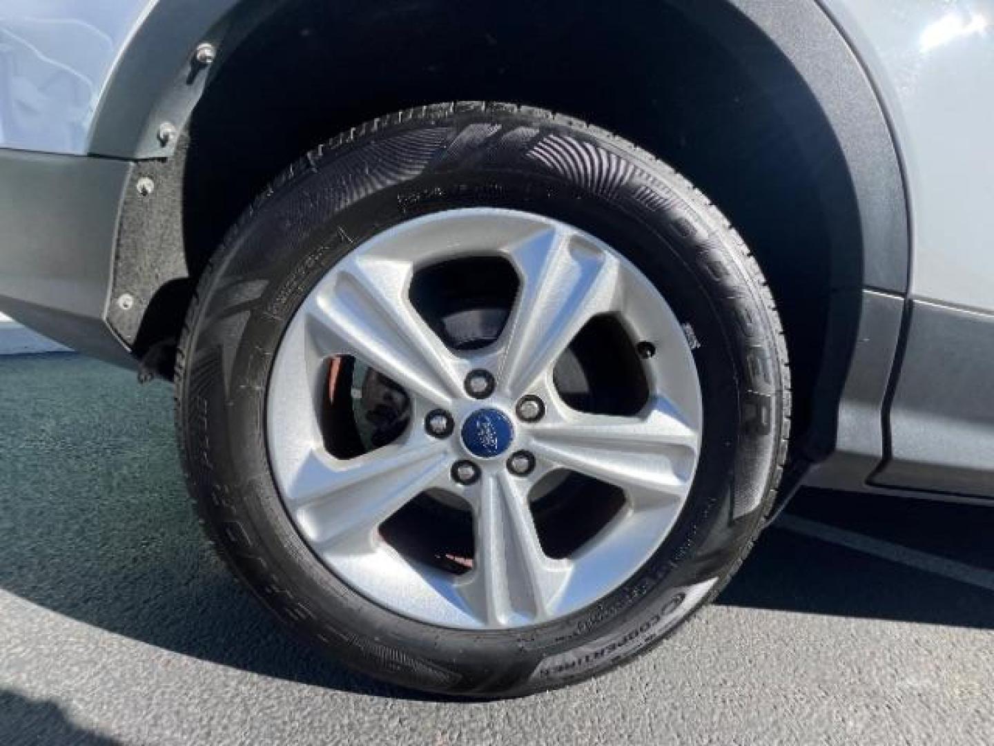 2016 Oxford White /Charcoal Black Ford Escape SE (1FMCU0GXXGU) , Automatic transmission, located at 1865 East Red Hills Pkwy, St. George, 84770, (435) 628-0023, 37.120850, -113.543640 - Photo#11