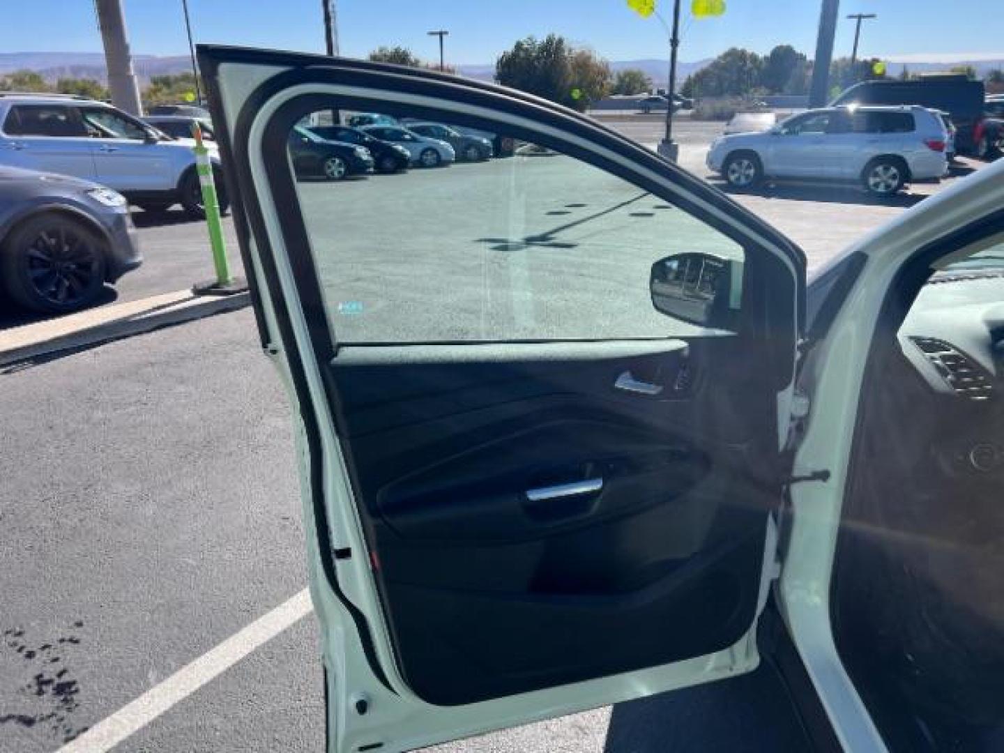 2016 Oxford White /Charcoal Black Ford Escape SE (1FMCU0GXXGU) , Automatic transmission, located at 1865 East Red Hills Pkwy, St. George, 84770, (435) 628-0023, 37.120850, -113.543640 - Photo#12