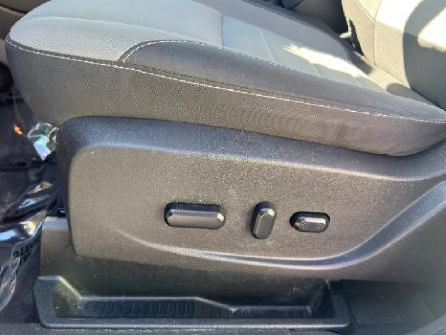 2016 Oxford White /Charcoal Black Ford Escape SE (1FMCU0GXXGU) , Automatic transmission, located at 1865 East Red Hills Pkwy, St. George, 84770, (435) 628-0023, 37.120850, -113.543640 - Photo#13