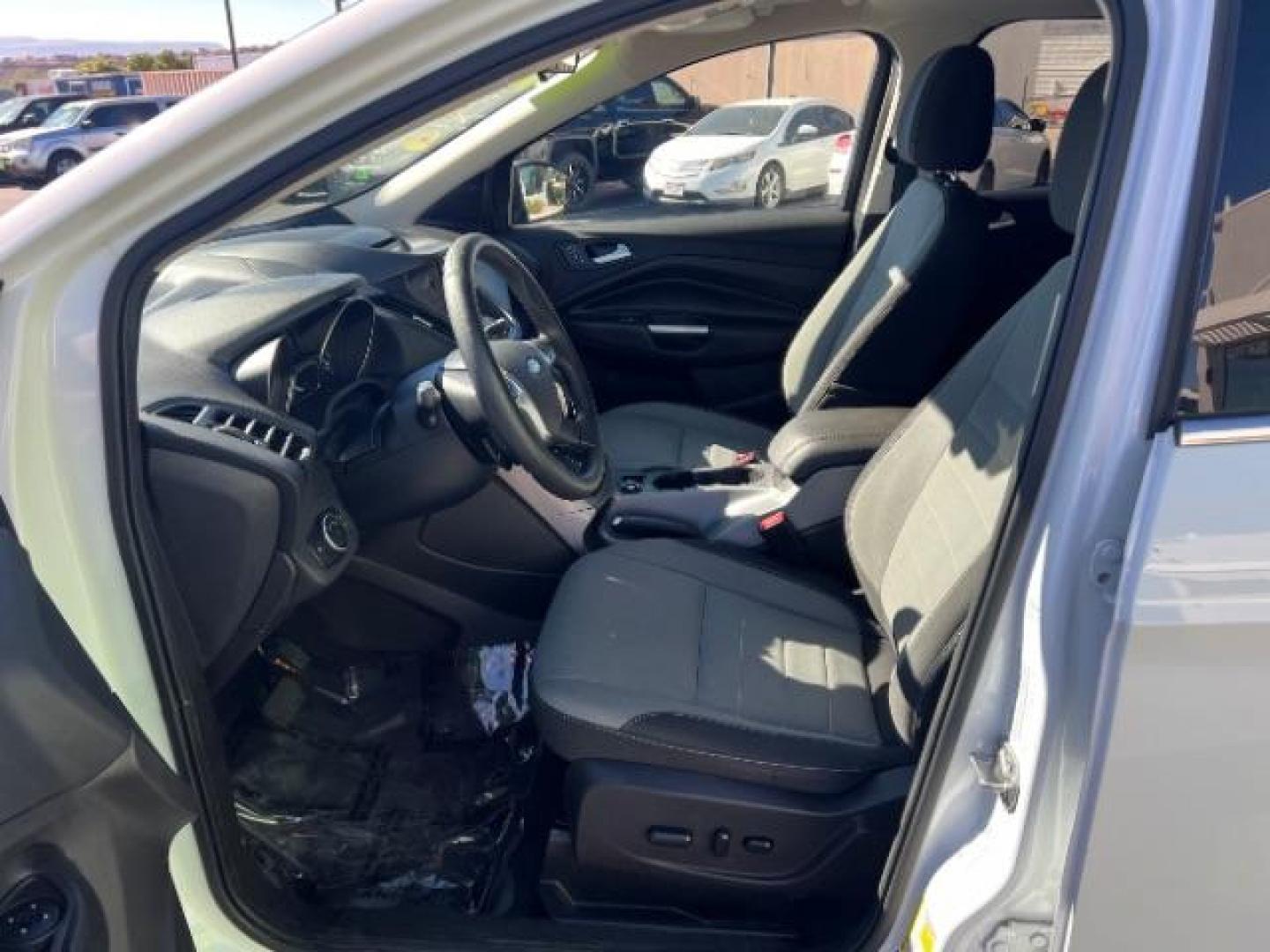 2016 Oxford White /Charcoal Black Ford Escape SE (1FMCU0GXXGU) , Automatic transmission, located at 1865 East Red Hills Pkwy, St. George, 84770, (435) 628-0023, 37.120850, -113.543640 - Photo#14
