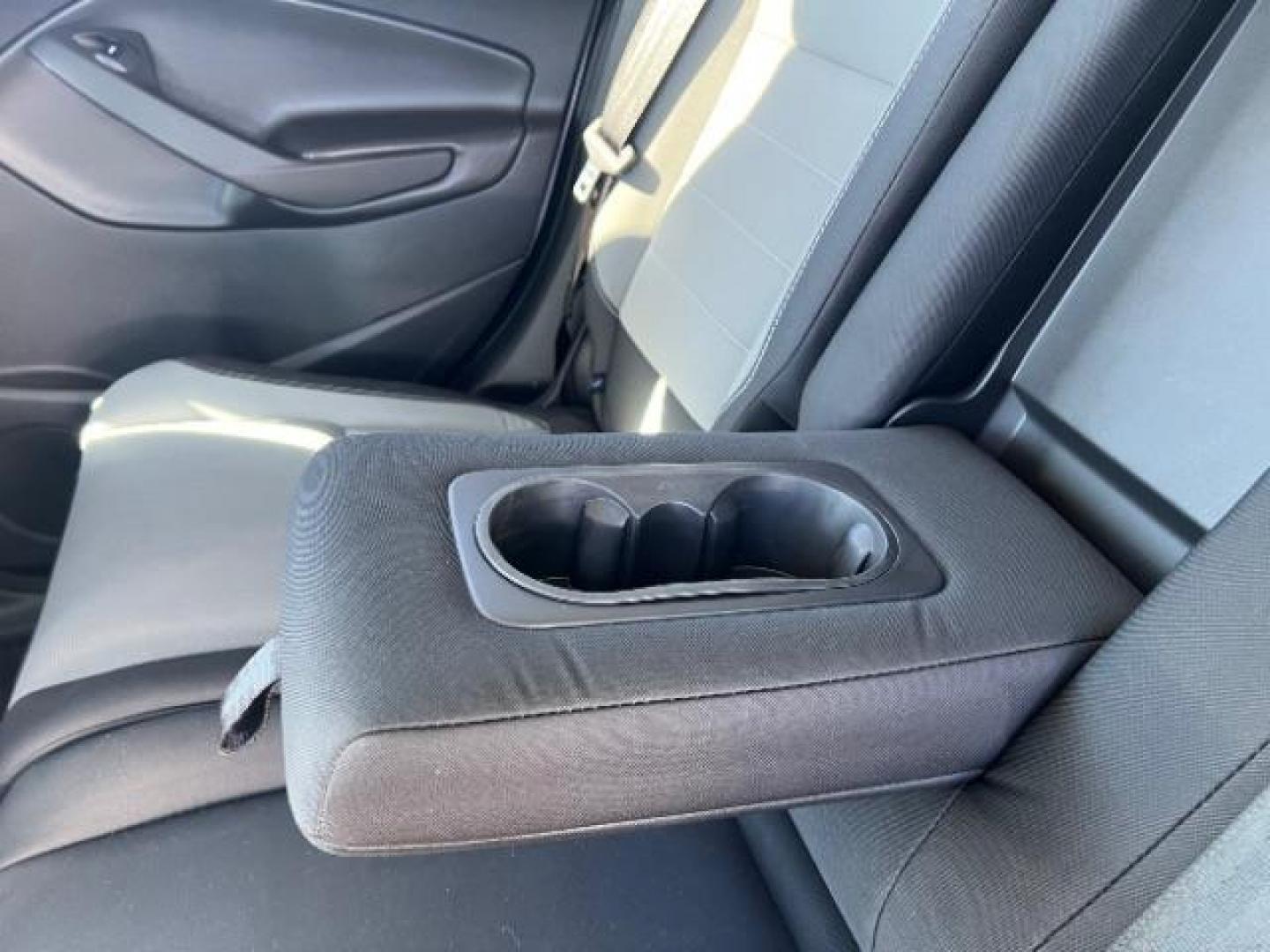 2016 Oxford White /Charcoal Black Ford Escape SE (1FMCU0GXXGU) , Automatic transmission, located at 1865 East Red Hills Pkwy, St. George, 84770, (435) 628-0023, 37.120850, -113.543640 - Photo#21