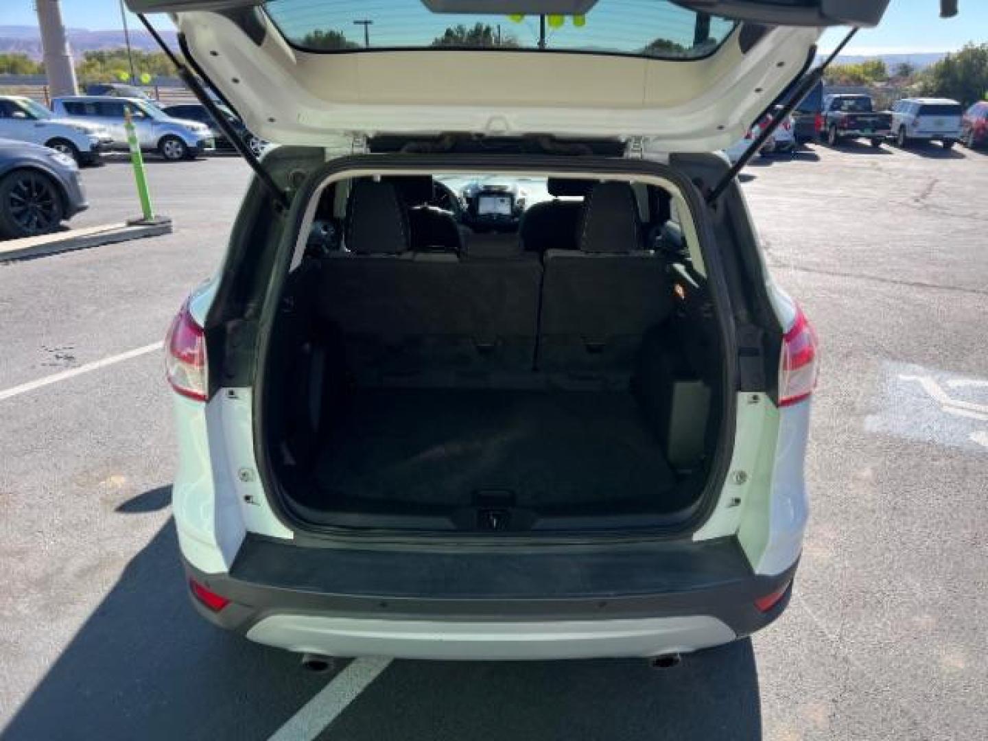 2016 Oxford White /Charcoal Black Ford Escape SE (1FMCU0GXXGU) , Automatic transmission, located at 1865 East Red Hills Pkwy, St. George, 84770, (435) 628-0023, 37.120850, -113.543640 - Photo#23
