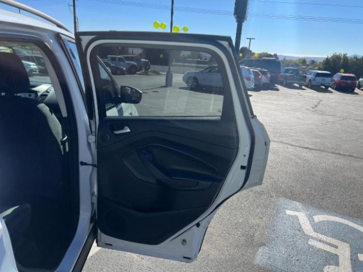 2016 Oxford White /Charcoal Black Ford Escape SE (1FMCU0GXXGU) , Automatic transmission, located at 1865 East Red Hills Pkwy, St. George, 84770, (435) 628-0023, 37.120850, -113.543640 - Photo#24