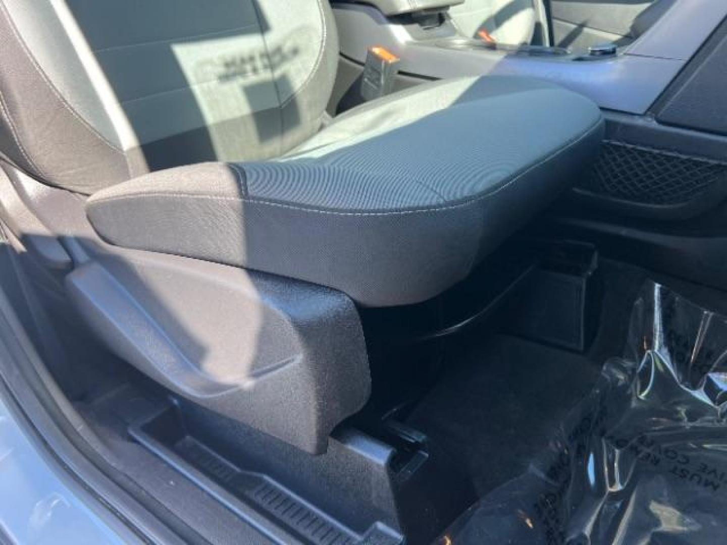 2016 Oxford White /Charcoal Black Ford Escape SE (1FMCU0GXXGU) , Automatic transmission, located at 1865 East Red Hills Pkwy, St. George, 84770, (435) 628-0023, 37.120850, -113.543640 - Photo#27