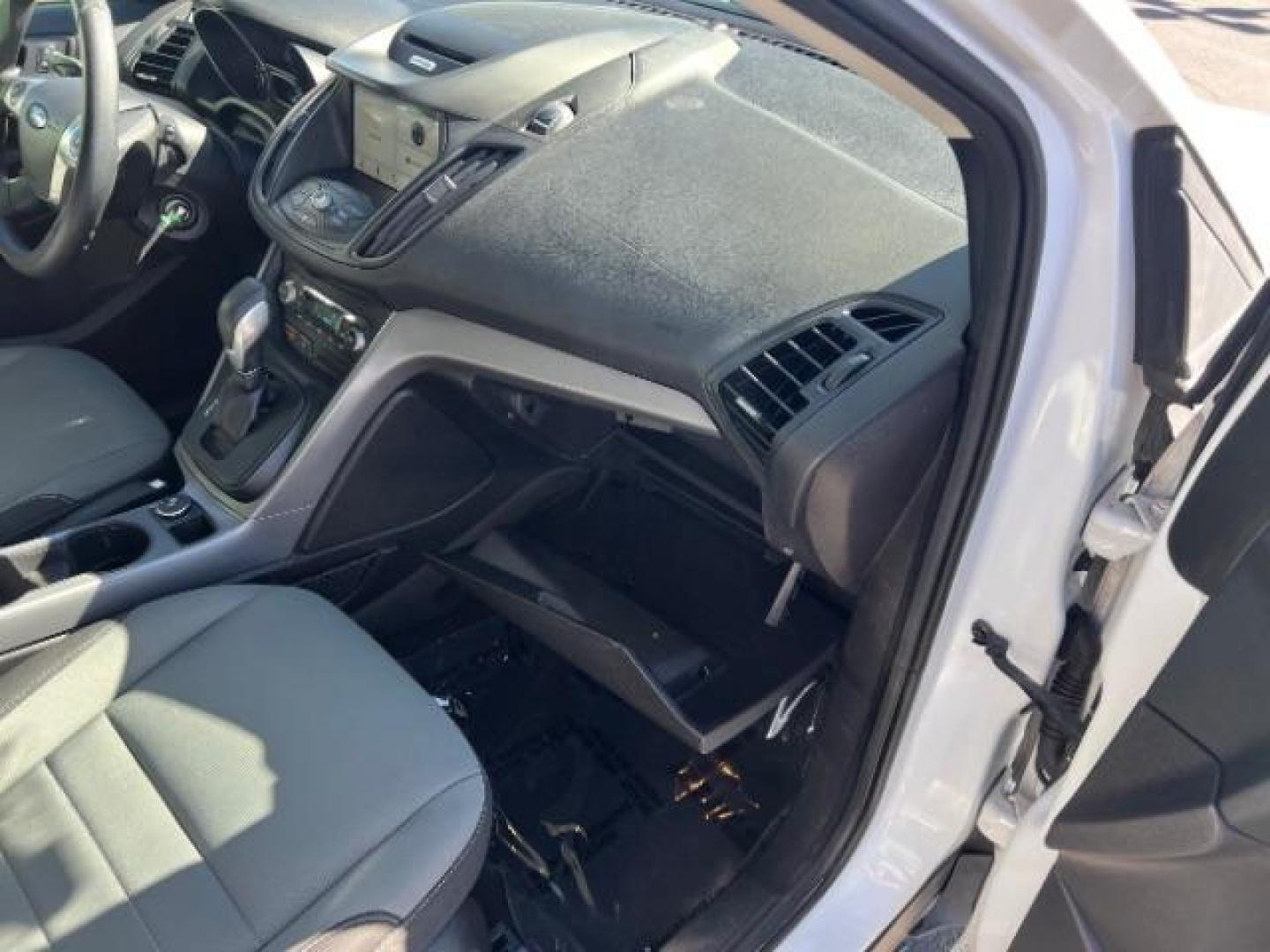 2016 Oxford White /Charcoal Black Ford Escape SE (1FMCU0GXXGU) , Automatic transmission, located at 1865 East Red Hills Pkwy, St. George, 84770, (435) 628-0023, 37.120850, -113.543640 - Photo#28