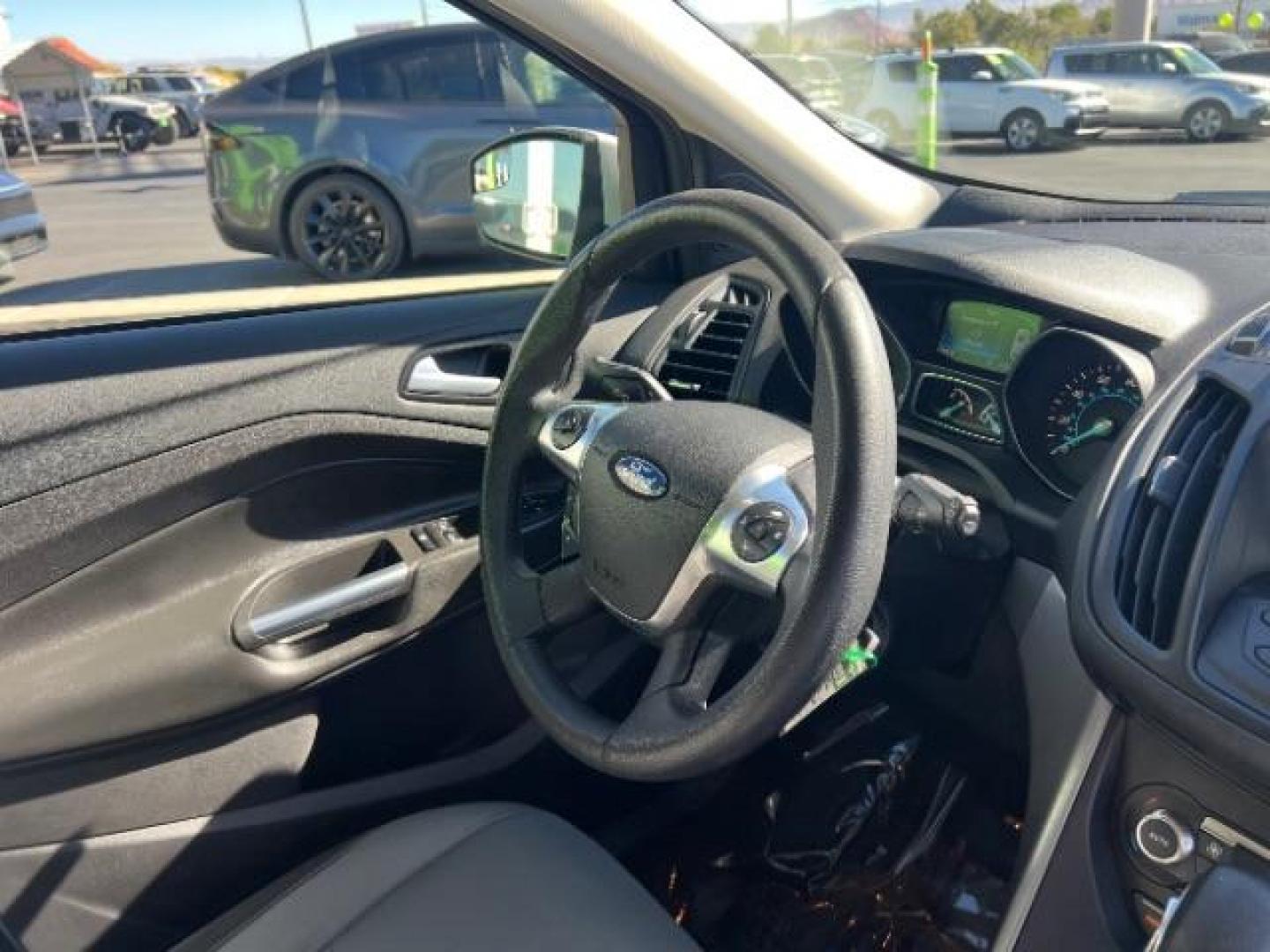 2016 Oxford White /Charcoal Black Ford Escape SE (1FMCU0GXXGU) , Automatic transmission, located at 1865 East Red Hills Pkwy, St. George, 84770, (435) 628-0023, 37.120850, -113.543640 - Photo#29