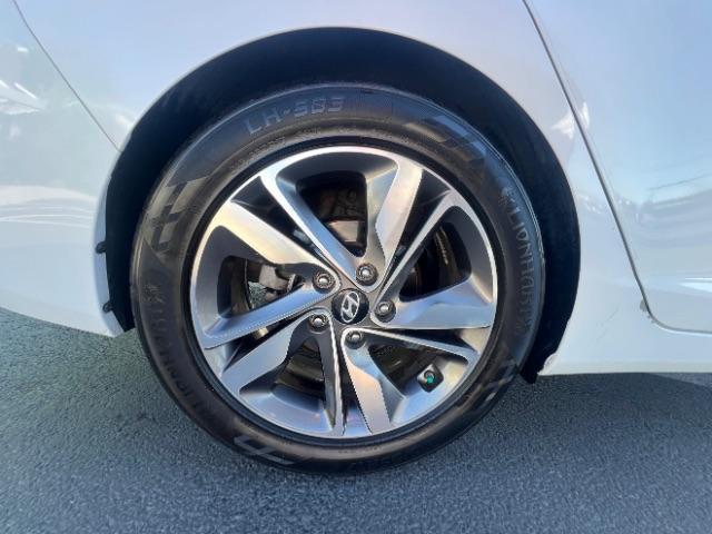 2016 Quartz White Pearl /Gray Hyundai Elantra Limited (5NPDH4AE3GH) with an Nu 1.8L I-4 DOHC engine, Automatic transmission, located at 1865 East Red Hills Pkwy, St. George, 84770, (435) 628-0023, 37.120850, -113.543640 - We specialize in helping ALL people get the best financing available. No matter your credit score, good, bad or none we can get you an amazing rate. Had a bankruptcy, divorce, or repossessions? We give you the green light to get your credit back on the road. Low down and affordable payments that fit - Photo#8