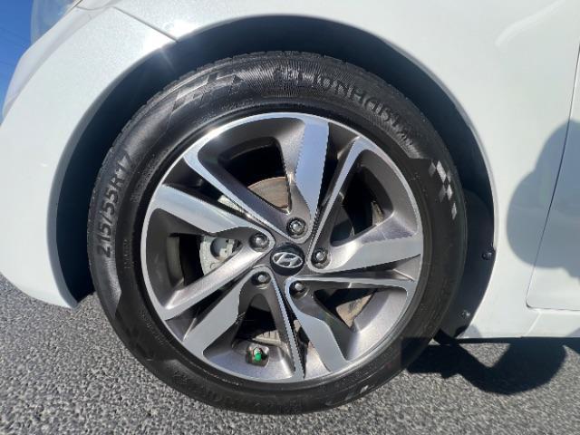 2016 Quartz White Pearl /Gray Hyundai Elantra Limited (5NPDH4AE3GH) with an Nu 1.8L I-4 DOHC engine, Automatic transmission, located at 1865 East Red Hills Pkwy, St. George, 84770, (435) 628-0023, 37.120850, -113.543640 - We specialize in helping ALL people get the best financing available. No matter your credit score, good, bad or none we can get you an amazing rate. Had a bankruptcy, divorce, or repossessions? We give you the green light to get your credit back on the road. Low down and affordable payments that fit - Photo#10