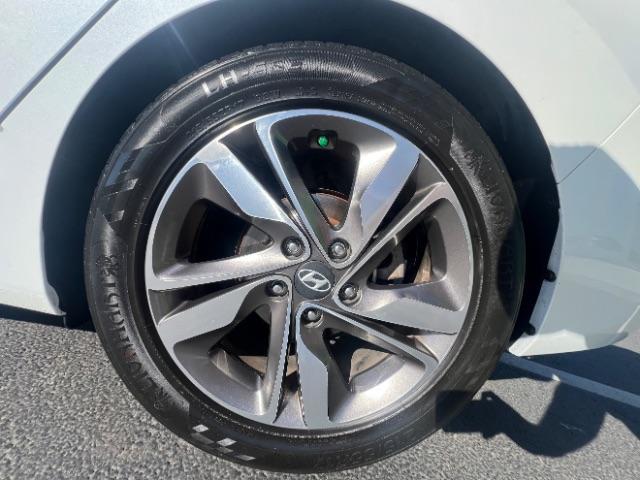 2016 Quartz White Pearl /Gray Hyundai Elantra Limited (5NPDH4AE3GH) with an Nu 1.8L I-4 DOHC engine, Automatic transmission, located at 1865 East Red Hills Pkwy, St. George, 84770, (435) 628-0023, 37.120850, -113.543640 - We specialize in helping ALL people get the best financing available. No matter your credit score, good, bad or none we can get you an amazing rate. Had a bankruptcy, divorce, or repossessions? We give you the green light to get your credit back on the road. Low down and affordable payments that fit - Photo#11