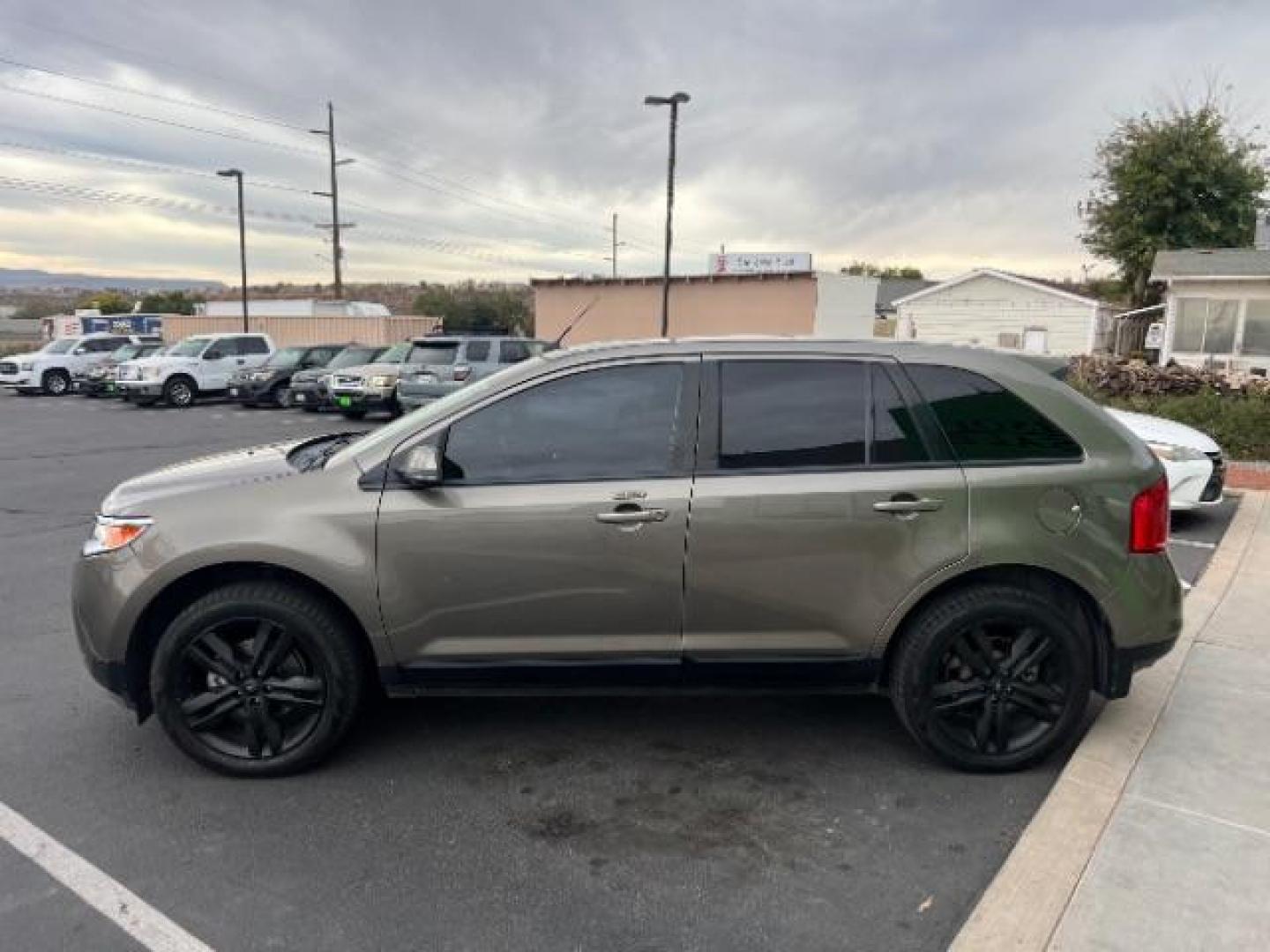 2014 Mineral Gray Metallic /Charcoal Black Ford Edge SEL (2FMDK3JC8EB) with an 3.5L V-6 DOHC engine, Automatic transmission, located at 1865 East Red Hills Pkwy, St. George, 84770, (435) 628-0023, 37.120850, -113.543640 - We specialize in helping ALL people get the best financing available. No matter your credit score, good, bad or none we can get you an amazing rate. Had a bankruptcy, divorce, or repossessions? We give you the green light to get your credit back on the road. Low down and affordable payments that fit - Photo#3