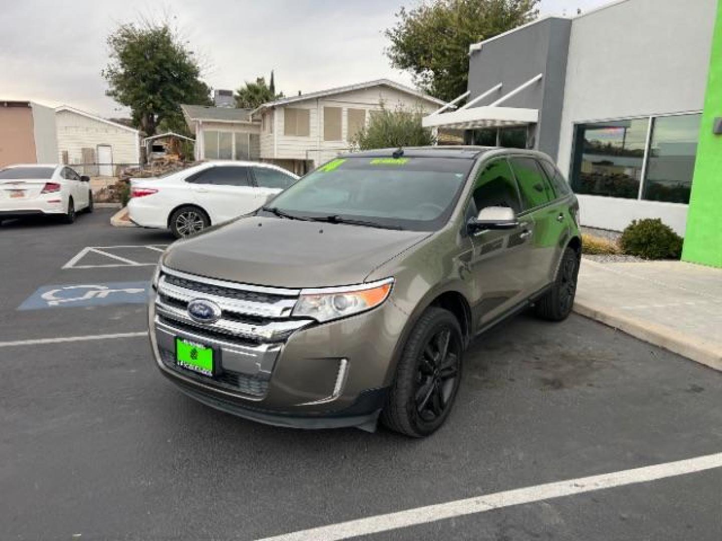 2014 Mineral Gray Metallic /Charcoal Black Ford Edge SEL (2FMDK3JC8EB) with an 3.5L V-6 DOHC engine, Automatic transmission, located at 1865 East Red Hills Pkwy, St. George, 84770, (435) 628-0023, 37.120850, -113.543640 - We specialize in helping ALL people get the best financing available. No matter your credit score, good, bad or none we can get you an amazing rate. Had a bankruptcy, divorce, or repossessions? We give you the green light to get your credit back on the road. Low down and affordable payments that fit - Photo#4