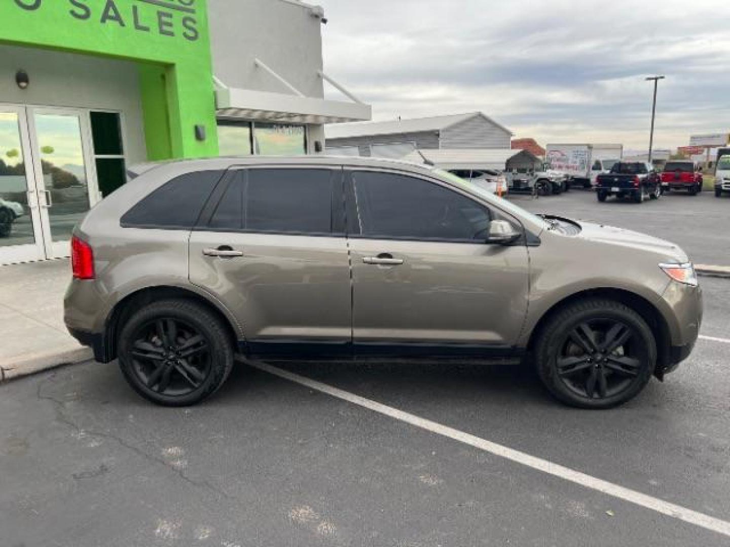 2014 Mineral Gray Metallic /Charcoal Black Ford Edge SEL (2FMDK3JC8EB) with an 3.5L V-6 DOHC engine, Automatic transmission, located at 1865 East Red Hills Pkwy, St. George, 84770, (435) 628-0023, 37.120850, -113.543640 - We specialize in helping ALL people get the best financing available. No matter your credit score, good, bad or none we can get you an amazing rate. Had a bankruptcy, divorce, or repossessions? We give you the green light to get your credit back on the road. Low down and affordable payments that fit - Photo#5