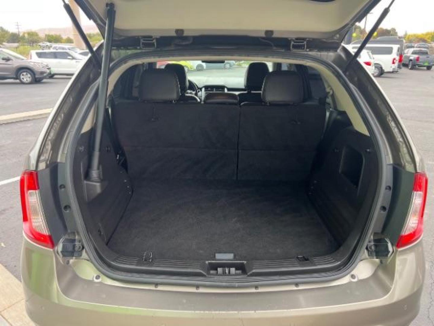 2014 Mineral Gray Metallic /Charcoal Black Ford Edge SEL (2FMDK3JC8EB) with an 3.5L V-6 DOHC engine, Automatic transmission, located at 1865 East Red Hills Pkwy, St. George, 84770, (435) 628-0023, 37.120850, -113.543640 - We specialize in helping ALL people get the best financing available. No matter your credit score, good, bad or none we can get you an amazing rate. Had a bankruptcy, divorce, or repossessions? We give you the green light to get your credit back on the road. Low down and affordable payments that fit - Photo#24