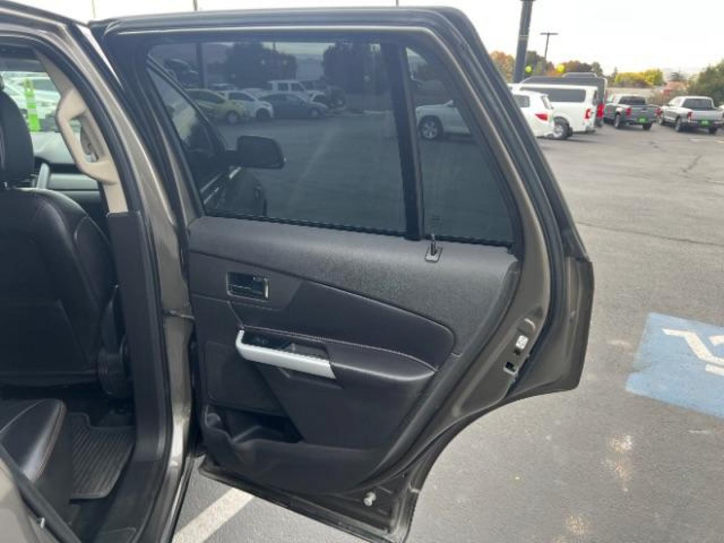 2014 Mineral Gray Metallic /Charcoal Black Ford Edge SEL (2FMDK3JC8EB) with an 3.5L V-6 DOHC engine, Automatic transmission, located at 1865 East Red Hills Pkwy, St. George, 84770, (435) 628-0023, 37.120850, -113.543640 - We specialize in helping ALL people get the best financing available. No matter your credit score, good, bad or none we can get you an amazing rate. Had a bankruptcy, divorce, or repossessions? We give you the green light to get your credit back on the road. Low down and affordable payments that fit - Photo#28