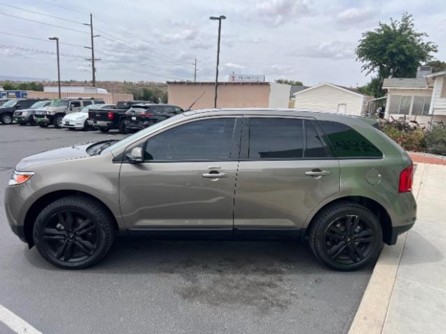 2014 Mineral Gray Metallic /Charcoal Black Ford Edge SEL (2FMDK3JC8EB) with an 3.5L V-6 DOHC engine, Automatic transmission, located at 1865 East Red Hills Pkwy, St. George, 84770, (435) 628-0023, 37.120850, -113.543640 - We specialize in helping ALL people get the best financing available. No matter your credit score, good, bad or none we can get you an amazing rate. Had a bankruptcy, divorce, or repossessions? We give you the green light to get your credit back on the road. Low down and affordable payments that fit - Photo#3