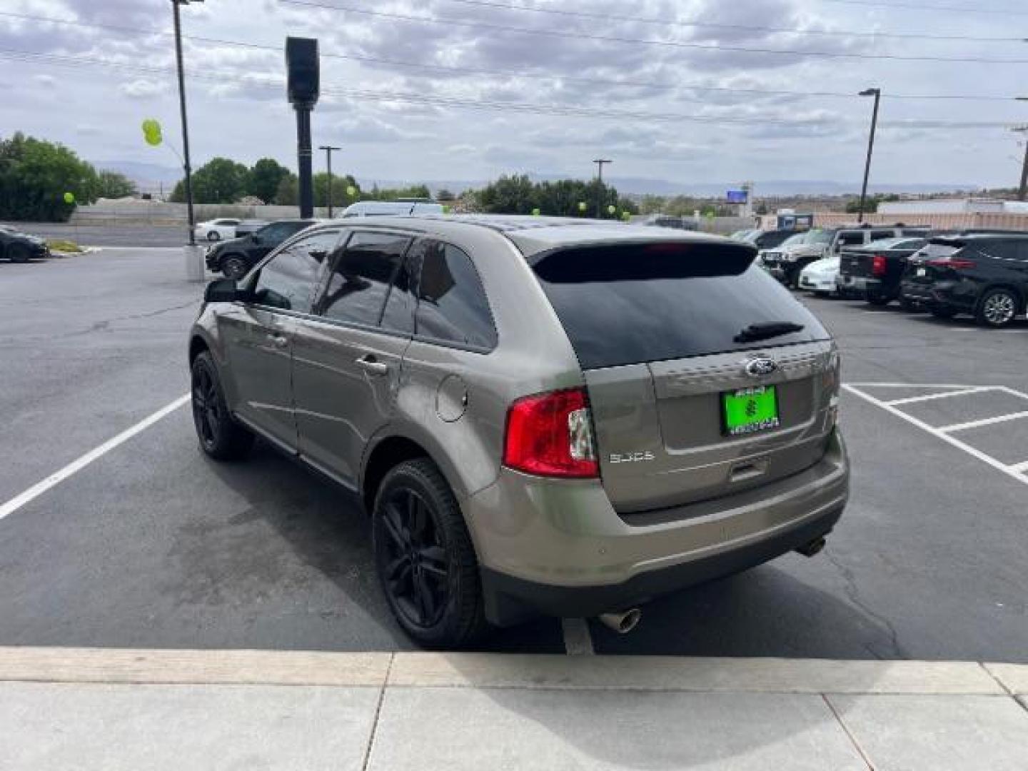 2014 Mineral Gray Metallic /Charcoal Black Ford Edge SEL (2FMDK3JC8EB) with an 3.5L V-6 DOHC engine, Automatic transmission, located at 1865 East Red Hills Pkwy, St. George, 84770, (435) 628-0023, 37.120850, -113.543640 - We specialize in helping ALL people get the best financing available. No matter your credit score, good, bad or none we can get you an amazing rate. Had a bankruptcy, divorce, or repossessions? We give you the green light to get your credit back on the road. Low down and affordable payments that fit - Photo#4
