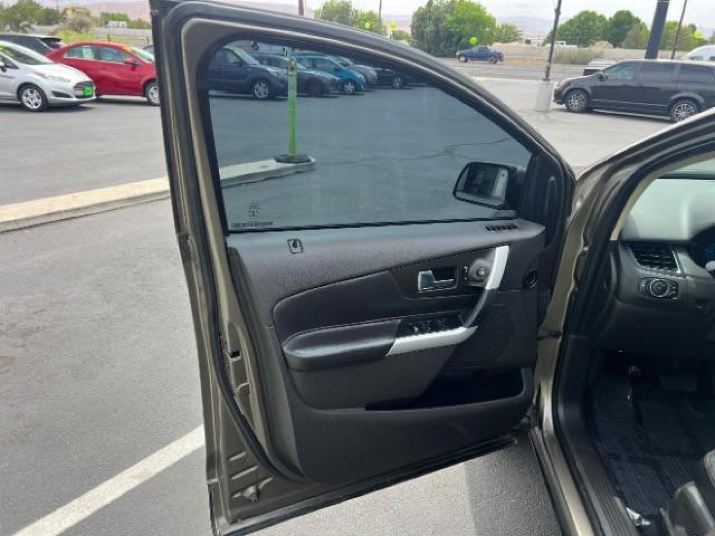 2014 Mineral Gray Metallic /Charcoal Black Ford Edge SEL (2FMDK3JC8EB) with an 3.5L V-6 DOHC engine, Automatic transmission, located at 1865 East Red Hills Pkwy, St. George, 84770, (435) 628-0023, 37.120850, -113.543640 - We specialize in helping ALL people get the best financing available. No matter your credit score, good, bad or none we can get you an amazing rate. Had a bankruptcy, divorce, or repossessions? We give you the green light to get your credit back on the road. Low down and affordable payments that fit - Photo#12