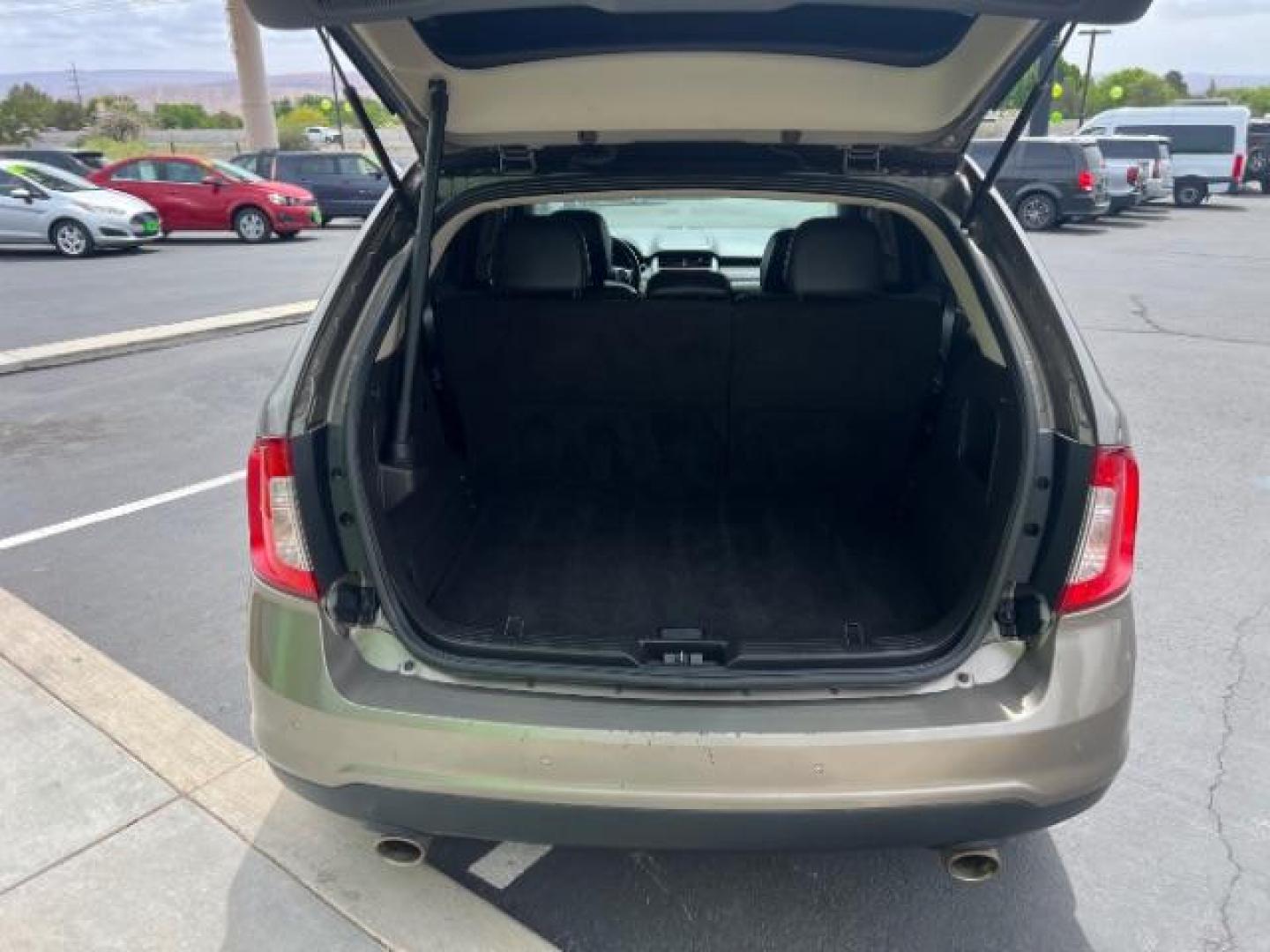 2014 Mineral Gray Metallic /Charcoal Black Ford Edge SEL (2FMDK3JC8EB) with an 3.5L V-6 DOHC engine, Automatic transmission, located at 1865 East Red Hills Pkwy, St. George, 84770, (435) 628-0023, 37.120850, -113.543640 - We specialize in helping ALL people get the best financing available. No matter your credit score, good, bad or none we can get you an amazing rate. Had a bankruptcy, divorce, or repossessions? We give you the green light to get your credit back on the road. Low down and affordable payments that fit - Photo#24