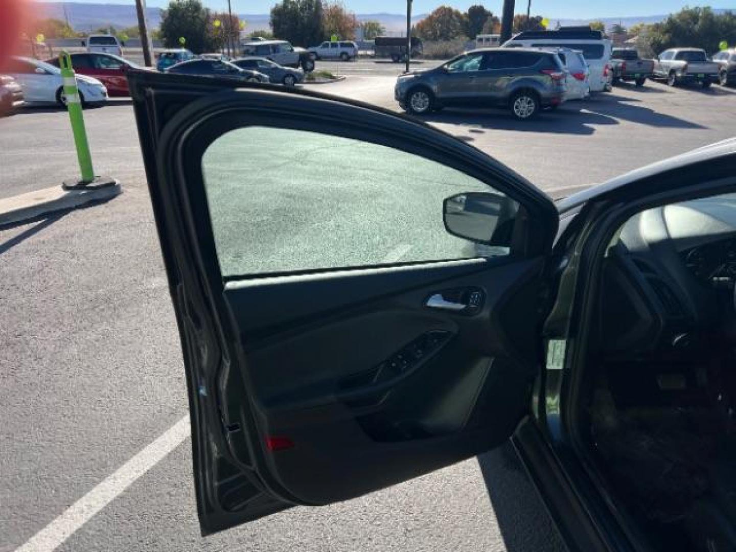 2018 Magnetic Metallic /Charcoal Black Ford Focus SE (1FADP3F28JL) with an 2L I-4 gasoline direct injection engine, Automatic transmission, located at 1865 East Red Hills Pkwy, St. George, 84770, (435) 628-0023, 37.120850, -113.543640 - We specialize in helping ALL people get the best financing available. No matter your credit score, good, bad or none we can get you an amazing rate. Had a bankruptcy, divorce, or repossessions? We give you the green light to get your credit back on the road. Low down and affordable payments that fit - Photo#12