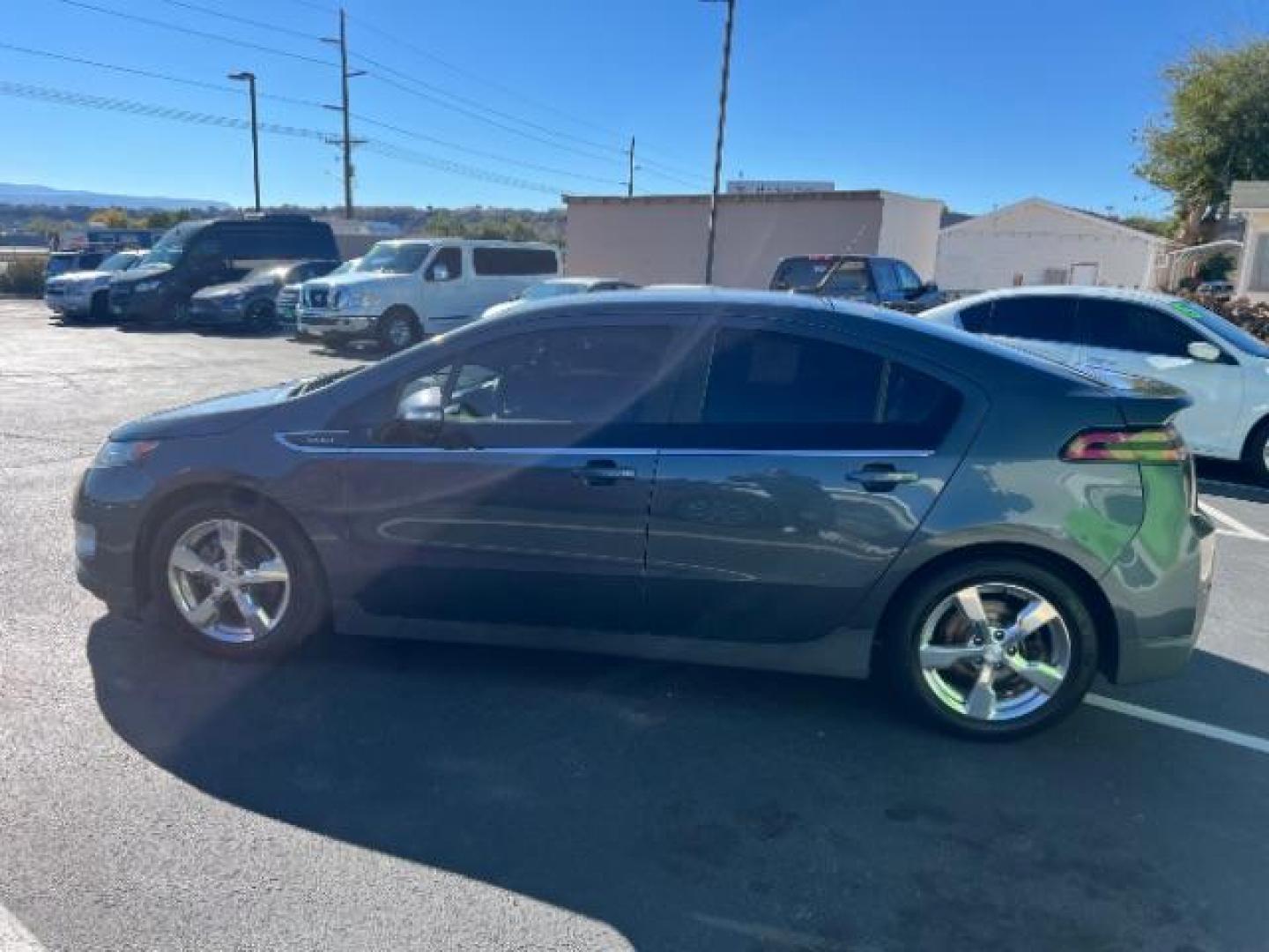 2013 Gray /Black Leather Interior Chevrolet Volt Premium w/ Navigation and LEP (1G1RH6E4XDU) with an Plug-In Hybrid engine, Continuously Variable Transmission transmission, located at 940 North Main Street, Cedar City, UT, 84720, (435) 628-0023, 37.692936, -113.061897 - We specialize in helping ALL people get the best financing available. No matter your credit score, good, bad or none we can get you an amazing rate. Had a bankruptcy, divorce, or repossessions? We give you the green light to get your credit back on the road. Low down and affordable payments that fit - Photo#3