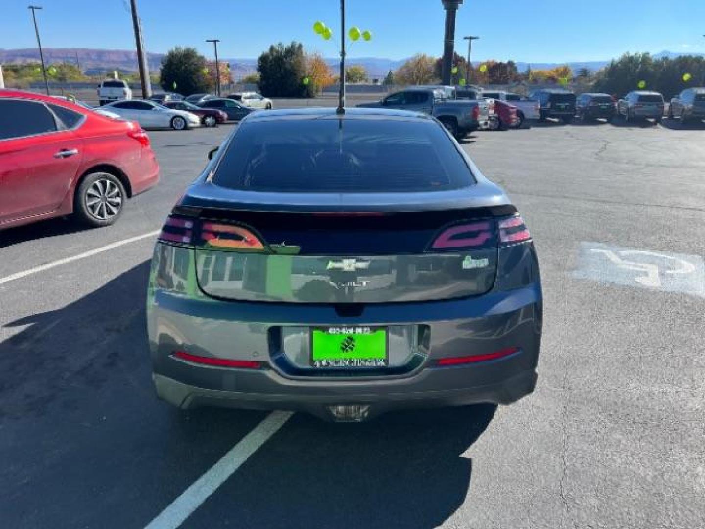 2013 Gray /Black Leather Interior Chevrolet Volt Premium w/ Navigation and LEP (1G1RH6E4XDU) with an Plug-In Hybrid engine, Continuously Variable Transmission transmission, located at 940 North Main Street, Cedar City, UT, 84720, (435) 628-0023, 37.692936, -113.061897 - We specialize in helping ALL people get the best financing available. No matter your credit score, good, bad or none we can get you an amazing rate. Had a bankruptcy, divorce, or repossessions? We give you the green light to get your credit back on the road. Low down and affordable payments that fit - Photo#5