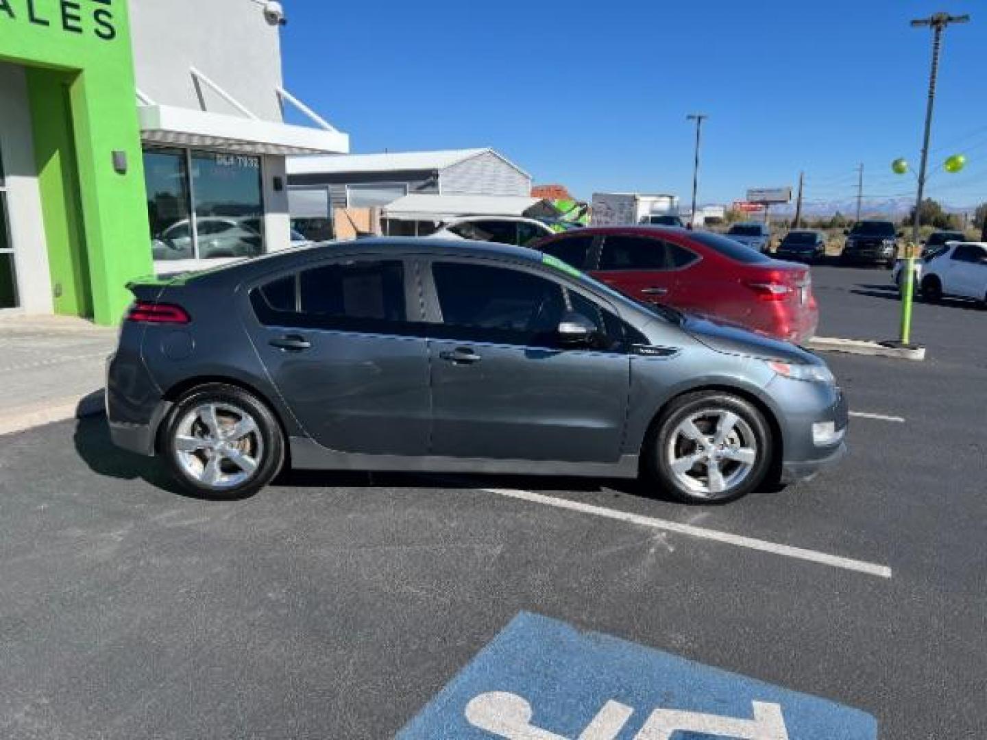 2013 Gray /Black Leather Interior Chevrolet Volt Premium w/ Navigation and LEP (1G1RH6E4XDU) with an Plug-In Hybrid engine, Continuously Variable Transmission transmission, located at 940 North Main Street, Cedar City, UT, 84720, (435) 628-0023, 37.692936, -113.061897 - We specialize in helping ALL people get the best financing available. No matter your credit score, good, bad or none we can get you an amazing rate. Had a bankruptcy, divorce, or repossessions? We give you the green light to get your credit back on the road. Low down and affordable payments that fit - Photo#7