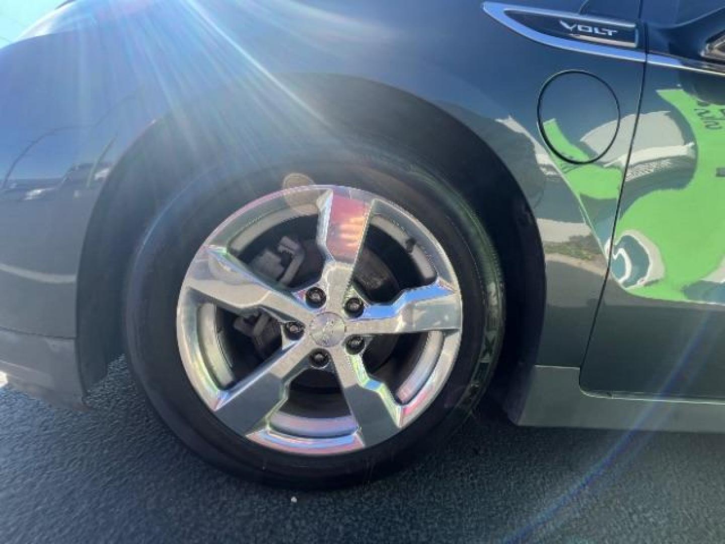 2013 Gray /Black Leather Interior Chevrolet Volt Premium w/ Navigation and LEP (1G1RH6E4XDU) with an Plug-In Hybrid engine, Continuously Variable Transmission transmission, located at 940 North Main Street, Cedar City, UT, 84720, (435) 628-0023, 37.692936, -113.061897 - We specialize in helping ALL people get the best financing available. No matter your credit score, good, bad or none we can get you an amazing rate. Had a bankruptcy, divorce, or repossessions? We give you the green light to get your credit back on the road. Low down and affordable payments that fit - Photo#11