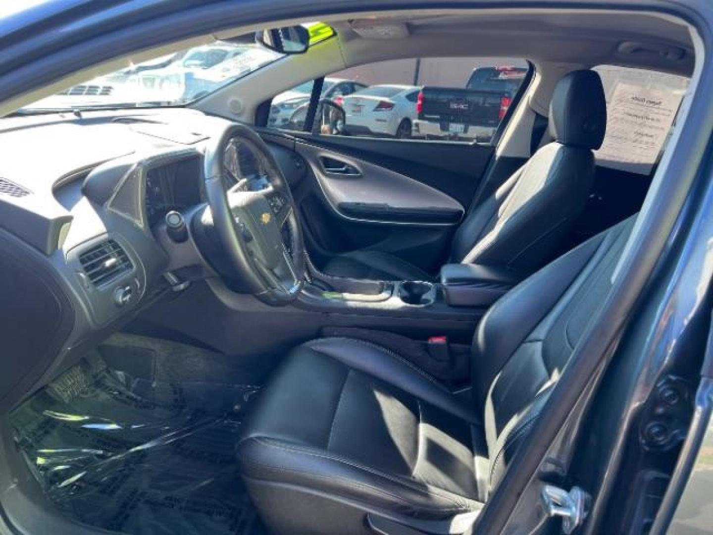 2013 Gray /Black Leather Interior Chevrolet Volt Premium w/ Navigation and LEP (1G1RH6E4XDU) with an Plug-In Hybrid engine, Continuously Variable Transmission transmission, located at 940 North Main Street, Cedar City, UT, 84720, (435) 628-0023, 37.692936, -113.061897 - We specialize in helping ALL people get the best financing available. No matter your credit score, good, bad or none we can get you an amazing rate. Had a bankruptcy, divorce, or repossessions? We give you the green light to get your credit back on the road. Low down and affordable payments that fit - Photo#14