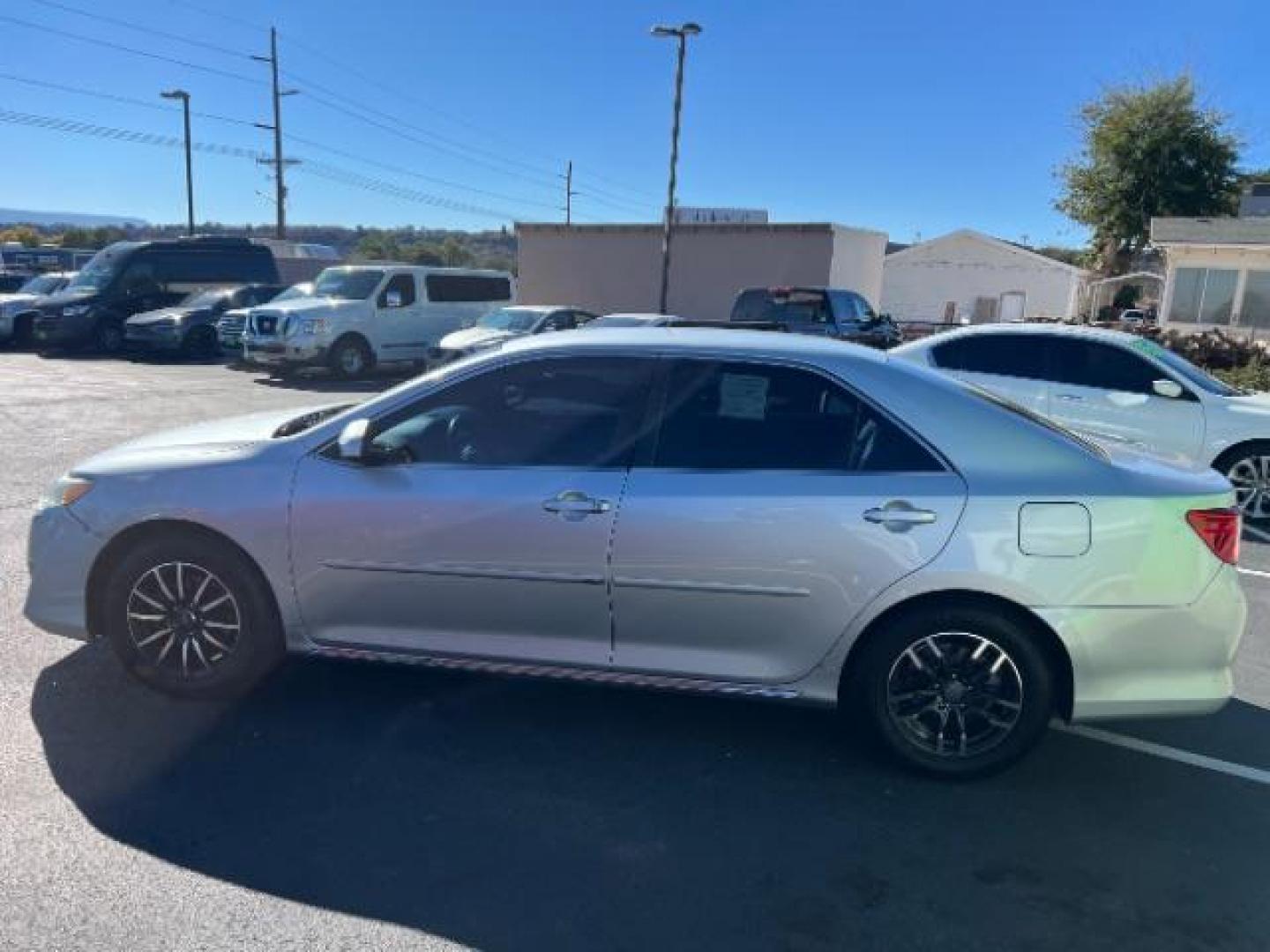 2013 Classic Silver Metallic /Black/Ash 2-Tone Toyota Camry L | LE | SE | XLE (4T4BF1FK2DR) with an 2.5L I-4 DOHC engine, Automatic transmission, located at 1865 East Red Hills Pkwy, St. George, 84770, (435) 628-0023, 37.120850, -113.543640 - We specialize in helping ALL people get the best financing available. No matter your credit score, good, bad or none we can get you an amazing rate. Had a bankruptcy, divorce, or repossessions? We give you the green light to get your credit back on the road. Low down and affordable payments that fit - Photo#3