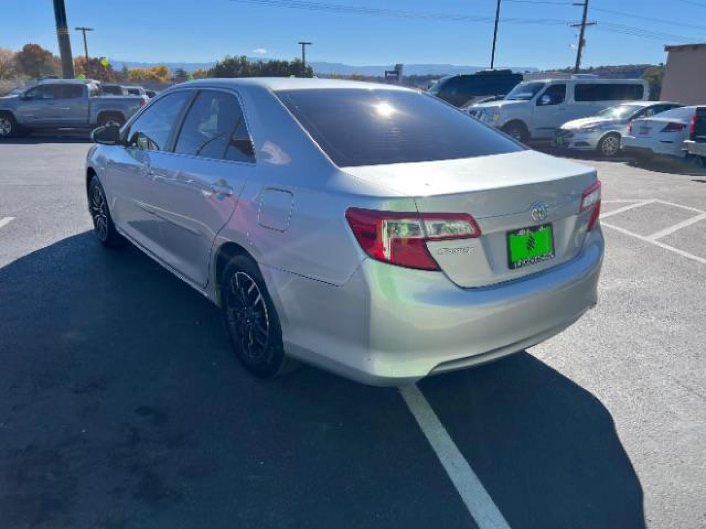 2013 Classic Silver Metallic /Black/Ash 2-Tone Toyota Camry L | LE | SE | XLE (4T4BF1FK2DR) with an 2.5L I-4 DOHC engine, Automatic transmission, located at 1865 East Red Hills Pkwy, St. George, 84770, (435) 628-0023, 37.120850, -113.543640 - We specialize in helping ALL people get the best financing available. No matter your credit score, good, bad or none we can get you an amazing rate. Had a bankruptcy, divorce, or repossessions? We give you the green light to get your credit back on the road. Low down and affordable payments that fit - Photo#4