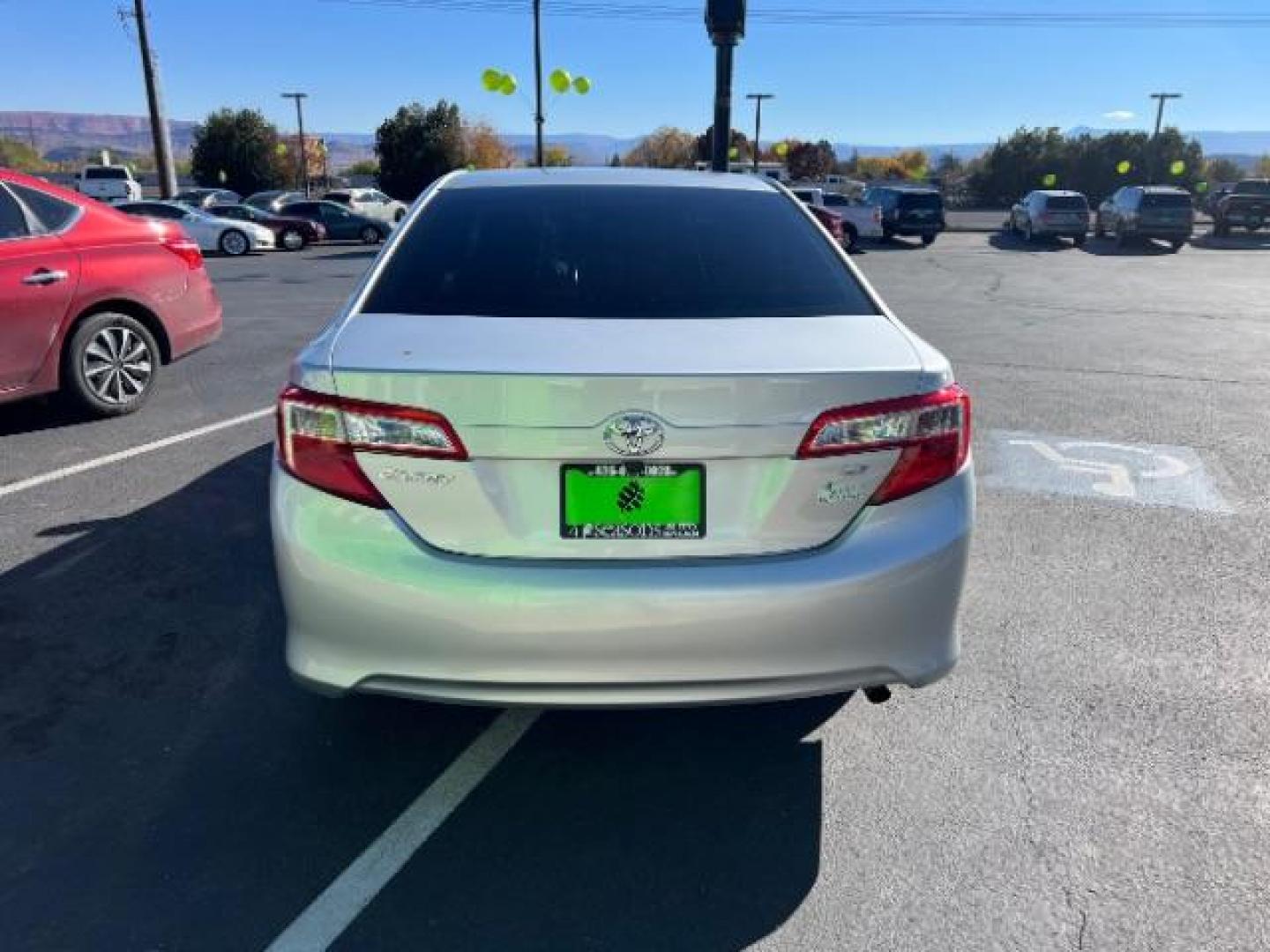 2013 Classic Silver Metallic /Black/Ash 2-Tone Toyota Camry L | LE | SE | XLE (4T4BF1FK2DR) with an 2.5L I-4 DOHC engine, Automatic transmission, located at 1865 East Red Hills Pkwy, St. George, 84770, (435) 628-0023, 37.120850, -113.543640 - We specialize in helping ALL people get the best financing available. No matter your credit score, good, bad or none we can get you an amazing rate. Had a bankruptcy, divorce, or repossessions? We give you the green light to get your credit back on the road. Low down and affordable payments that fit - Photo#5