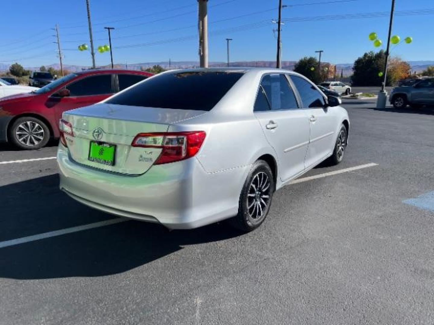 2013 Classic Silver Metallic /Black/Ash 2-Tone Toyota Camry L | LE | SE | XLE (4T4BF1FK2DR) with an 2.5L I-4 DOHC engine, Automatic transmission, located at 1865 East Red Hills Pkwy, St. George, 84770, (435) 628-0023, 37.120850, -113.543640 - We specialize in helping ALL people get the best financing available. No matter your credit score, good, bad or none we can get you an amazing rate. Had a bankruptcy, divorce, or repossessions? We give you the green light to get your credit back on the road. Low down and affordable payments that fit - Photo#6