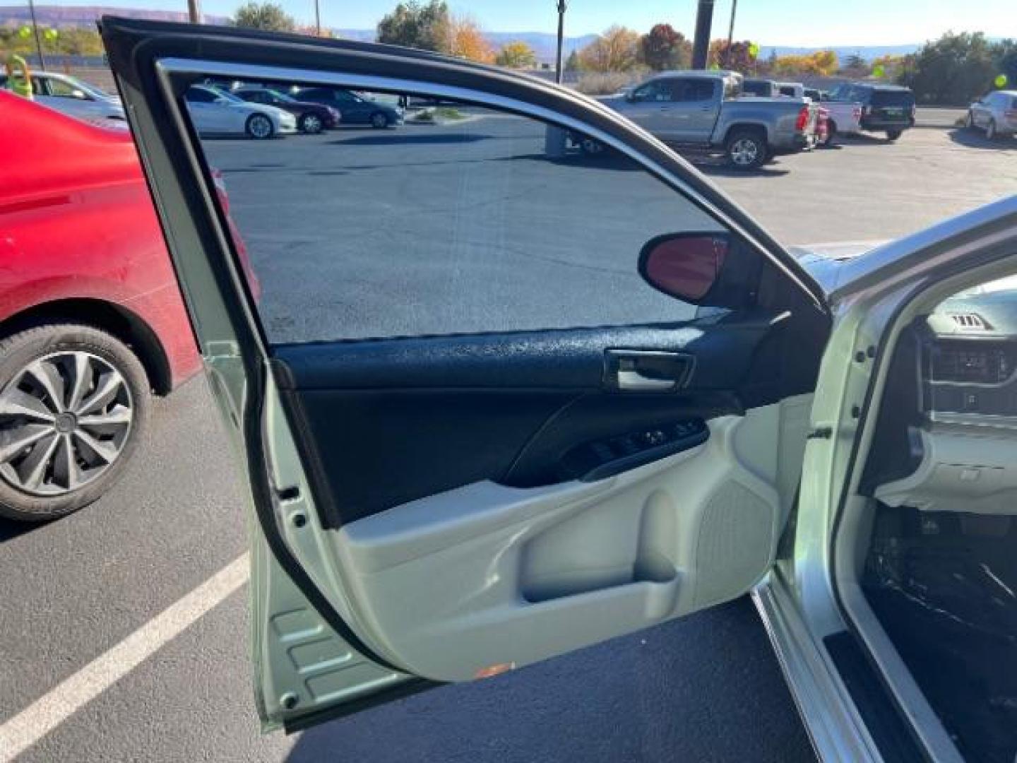 2013 Classic Silver Metallic /Black/Ash 2-Tone Toyota Camry L | LE | SE | XLE (4T4BF1FK2DR) with an 2.5L I-4 DOHC engine, Automatic transmission, located at 1865 East Red Hills Pkwy, St. George, 84770, (435) 628-0023, 37.120850, -113.543640 - We specialize in helping ALL people get the best financing available. No matter your credit score, good, bad or none we can get you an amazing rate. Had a bankruptcy, divorce, or repossessions? We give you the green light to get your credit back on the road. Low down and affordable payments that fit - Photo#12