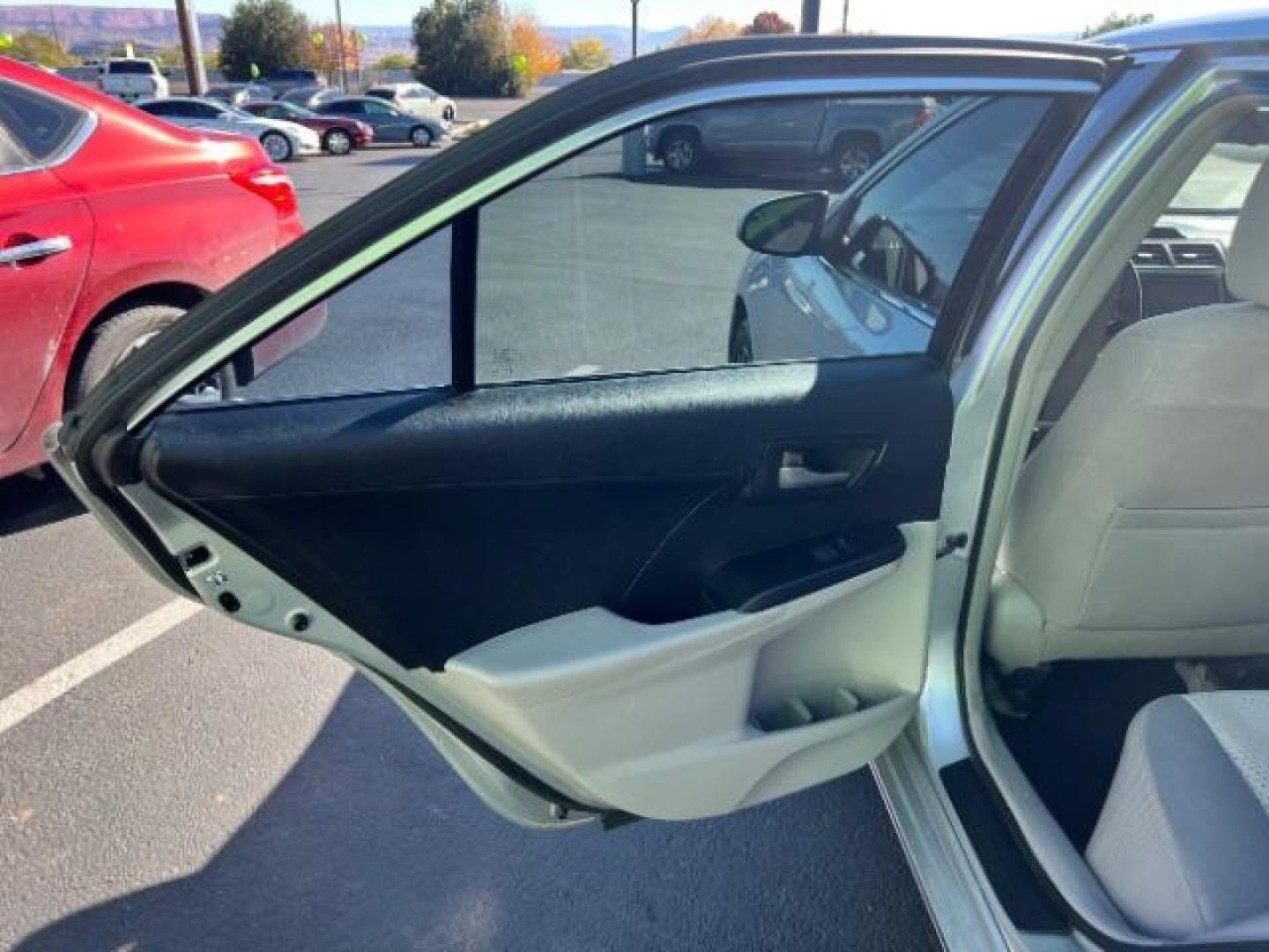 2013 Classic Silver Metallic /Black/Ash 2-Tone Toyota Camry L | LE | SE | XLE (4T4BF1FK2DR) with an 2.5L I-4 DOHC engine, Automatic transmission, located at 1865 East Red Hills Pkwy, St. George, 84770, (435) 628-0023, 37.120850, -113.543640 - We specialize in helping ALL people get the best financing available. No matter your credit score, good, bad or none we can get you an amazing rate. Had a bankruptcy, divorce, or repossessions? We give you the green light to get your credit back on the road. Low down and affordable payments that fit - Photo#20