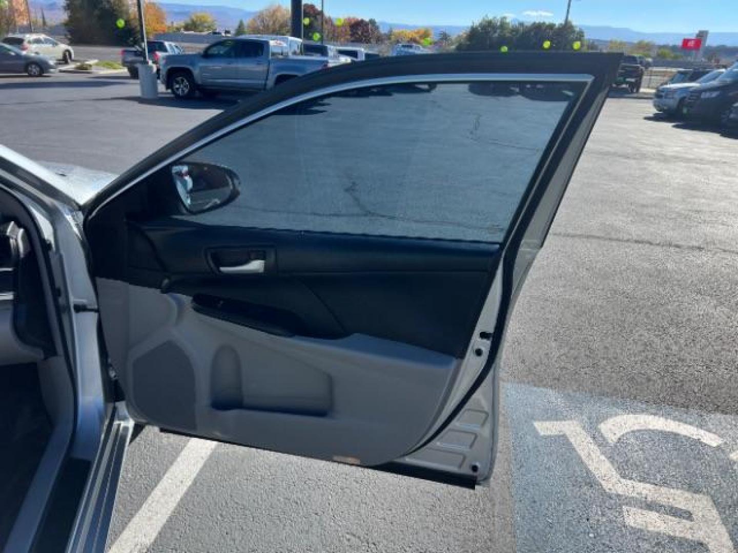 2013 Classic Silver Metallic /Black/Ash 2-Tone Toyota Camry L | LE | SE | XLE (4T4BF1FK2DR) with an 2.5L I-4 DOHC engine, Automatic transmission, located at 1865 East Red Hills Pkwy, St. George, 84770, (435) 628-0023, 37.120850, -113.543640 - We specialize in helping ALL people get the best financing available. No matter your credit score, good, bad or none we can get you an amazing rate. Had a bankruptcy, divorce, or repossessions? We give you the green light to get your credit back on the road. Low down and affordable payments that fit - Photo#27