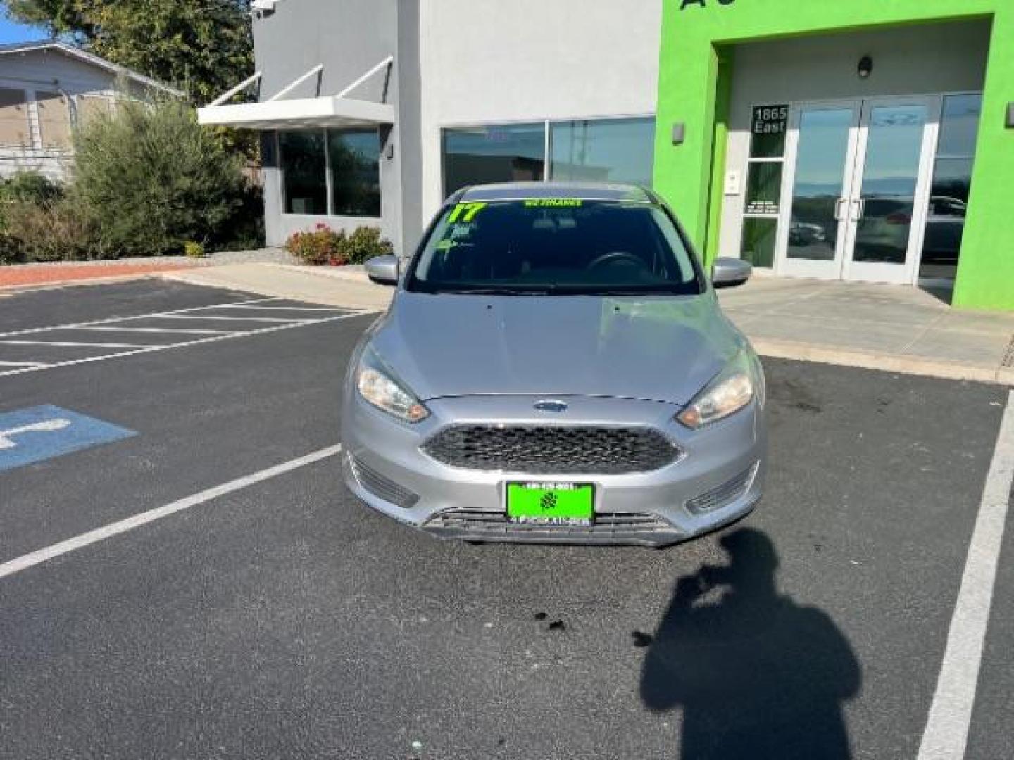 2017 Ingot Silver Metallic /Charcoal Black Ford Focus SE (1FADP3K2XHL) with an 2L I-4 gasoline direct injection engine, Automatic transmission, located at 1865 East Red Hills Pkwy, St. George, 84770, (435) 628-0023, 37.120850, -113.543640 - We specialize in helping ALL people get the best financing available. No matter your credit score, good, bad or none we can get you an amazing rate. Had a bankruptcy, divorce, or repossessions? We give you the green light to get your credit back on the road. Low down and affordable payments that fit - Photo#1