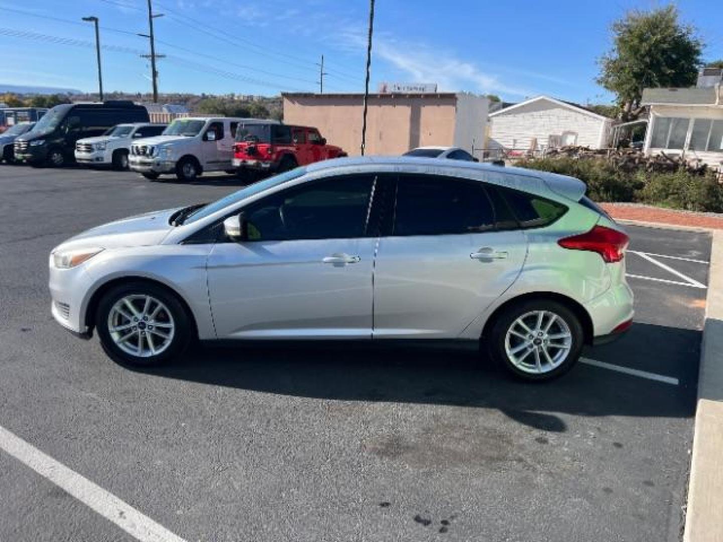 2017 Ingot Silver Metallic /Charcoal Black Ford Focus SE (1FADP3K2XHL) with an 2L I-4 gasoline direct injection engine, Automatic transmission, located at 1865 East Red Hills Pkwy, St. George, 84770, (435) 628-0023, 37.120850, -113.543640 - We specialize in helping ALL people get the best financing available. No matter your credit score, good, bad or none we can get you an amazing rate. Had a bankruptcy, divorce, or repossessions? We give you the green light to get your credit back on the road. Low down and affordable payments that fit - Photo#3