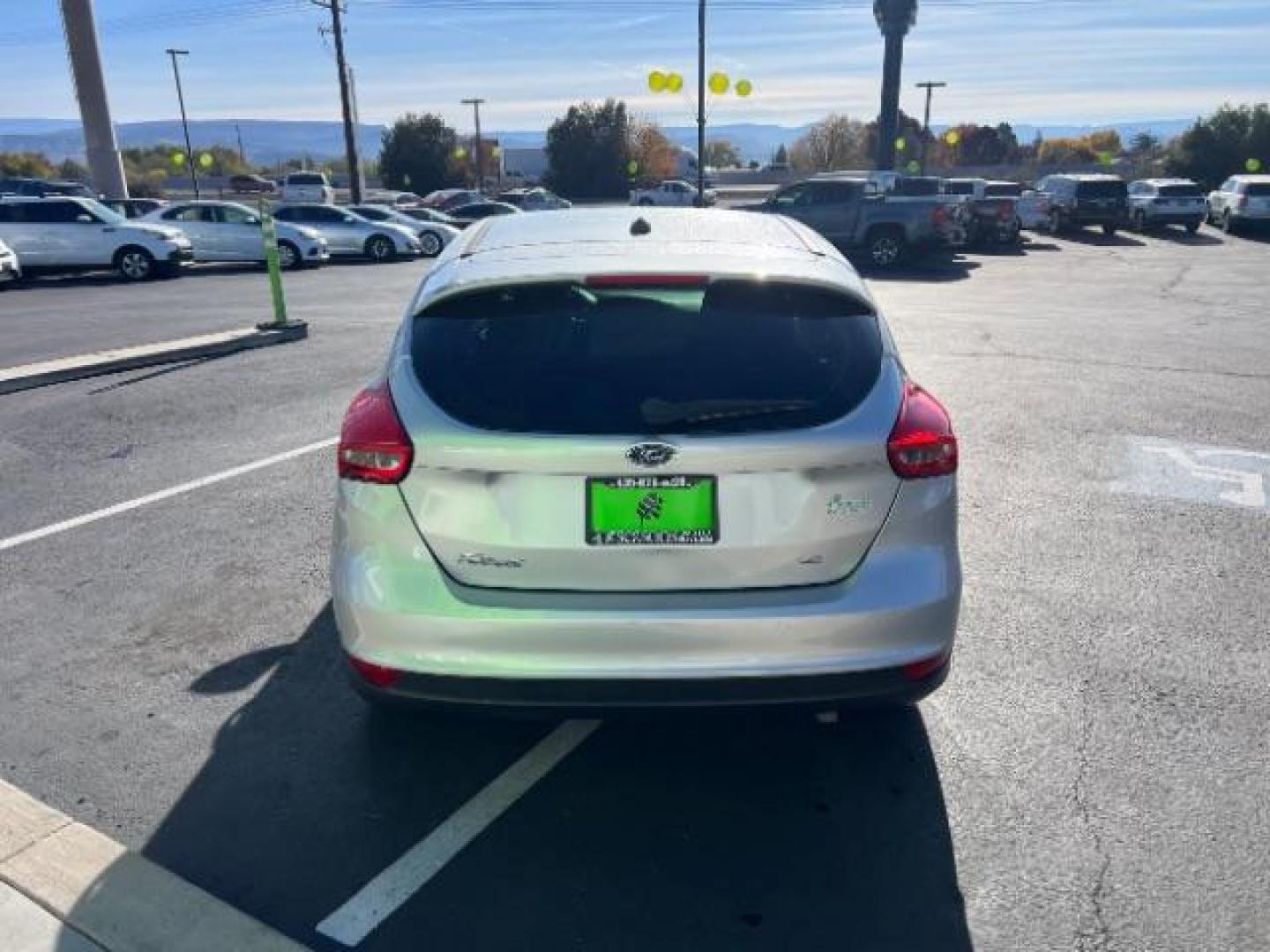 2017 Ingot Silver Metallic /Charcoal Black Ford Focus SE (1FADP3K2XHL) with an 2L I-4 gasoline direct injection engine, Automatic transmission, located at 1865 East Red Hills Pkwy, St. George, 84770, (435) 628-0023, 37.120850, -113.543640 - We specialize in helping ALL people get the best financing available. No matter your credit score, good, bad or none we can get you an amazing rate. Had a bankruptcy, divorce, or repossessions? We give you the green light to get your credit back on the road. Low down and affordable payments that fit - Photo#5