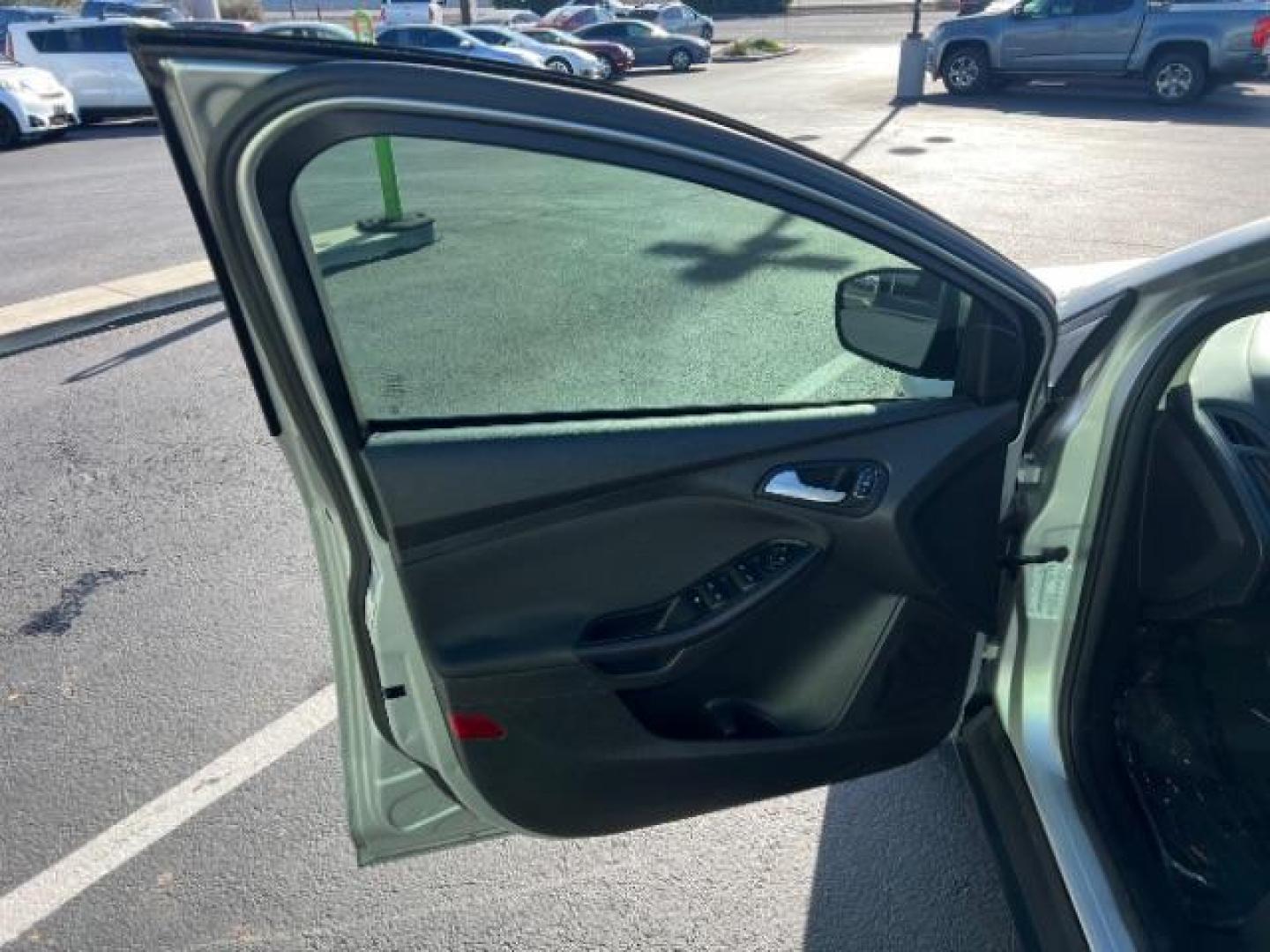 2017 Ingot Silver Metallic /Charcoal Black Ford Focus SE (1FADP3K2XHL) with an 2L I-4 gasoline direct injection engine, Automatic transmission, located at 1865 East Red Hills Pkwy, St. George, 84770, (435) 628-0023, 37.120850, -113.543640 - We specialize in helping ALL people get the best financing available. No matter your credit score, good, bad or none we can get you an amazing rate. Had a bankruptcy, divorce, or repossessions? We give you the green light to get your credit back on the road. Low down and affordable payments that fit - Photo#12