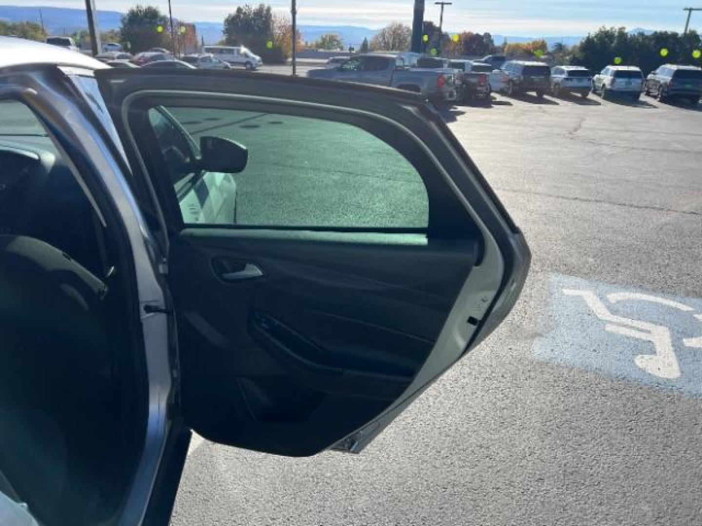 2017 Ingot Silver Metallic /Charcoal Black Ford Focus SE (1FADP3K2XHL) with an 2L I-4 gasoline direct injection engine, Automatic transmission, located at 1865 East Red Hills Pkwy, St. George, 84770, (435) 628-0023, 37.120850, -113.543640 - We specialize in helping ALL people get the best financing available. No matter your credit score, good, bad or none we can get you an amazing rate. Had a bankruptcy, divorce, or repossessions? We give you the green light to get your credit back on the road. Low down and affordable payments that fit - Photo#24