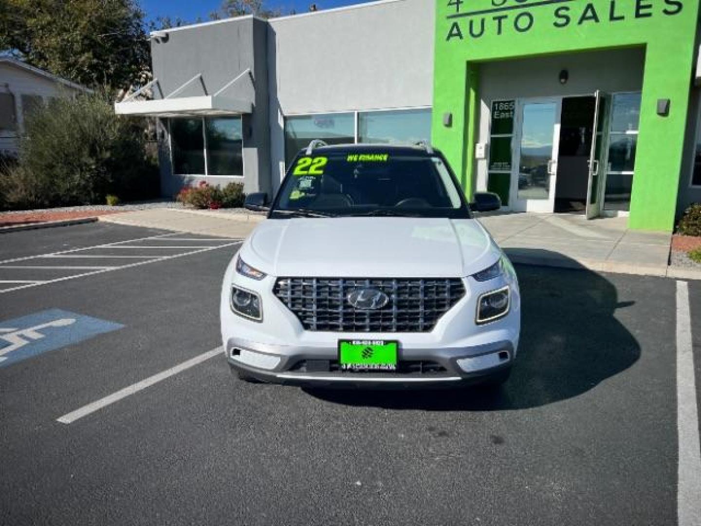 2022 Ceramic White w/Black Roof /Black Hyundai Venue Limited (KMHRC8A30NU) with an Smartstream 1.6L I-4 DOHC engine, Automatic transmission, located at 1865 East Red Hills Pkwy, St. George, 84770, (435) 628-0023, 37.120850, -113.543640 - Photo#1