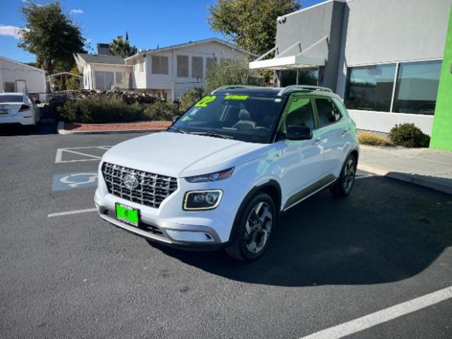 2022 Ceramic White w/Black Roof /Black Hyundai Venue Limited (KMHRC8A30NU) with an Smartstream 1.6L I-4 DOHC engine, Automatic transmission, located at 1865 East Red Hills Pkwy, St. George, 84770, (435) 628-0023, 37.120850, -113.543640 - Photo#2