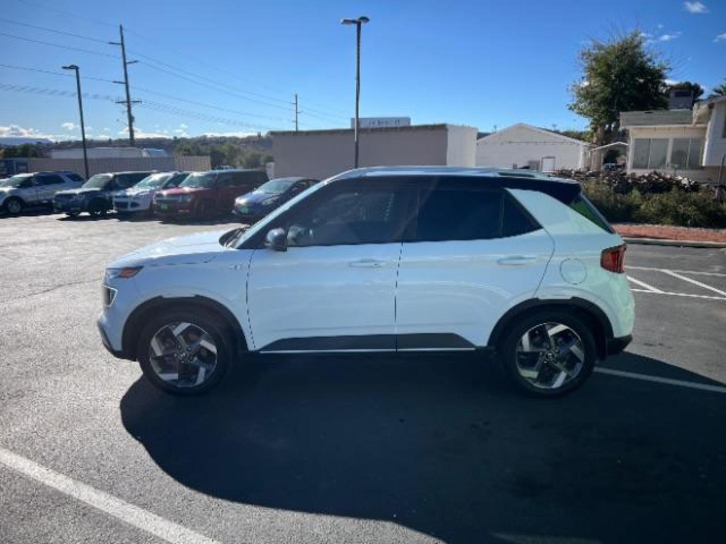 2022 Ceramic White w/Black Roof /Black Hyundai Venue Limited (KMHRC8A30NU) with an Smartstream 1.6L I-4 DOHC engine, Automatic transmission, located at 1865 East Red Hills Pkwy, St. George, 84770, (435) 628-0023, 37.120850, -113.543640 - Photo#3