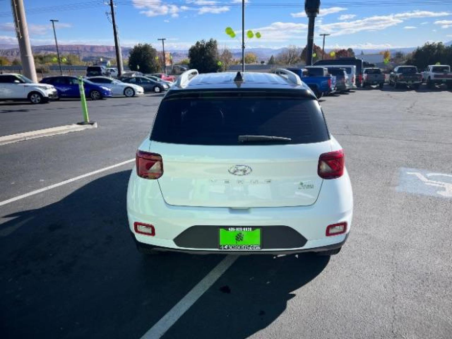 2022 Ceramic White w/Black Roof /Black Hyundai Venue Limited (KMHRC8A30NU) with an Smartstream 1.6L I-4 DOHC engine, Automatic transmission, located at 1865 East Red Hills Pkwy, St. George, 84770, (435) 628-0023, 37.120850, -113.543640 - Photo#5