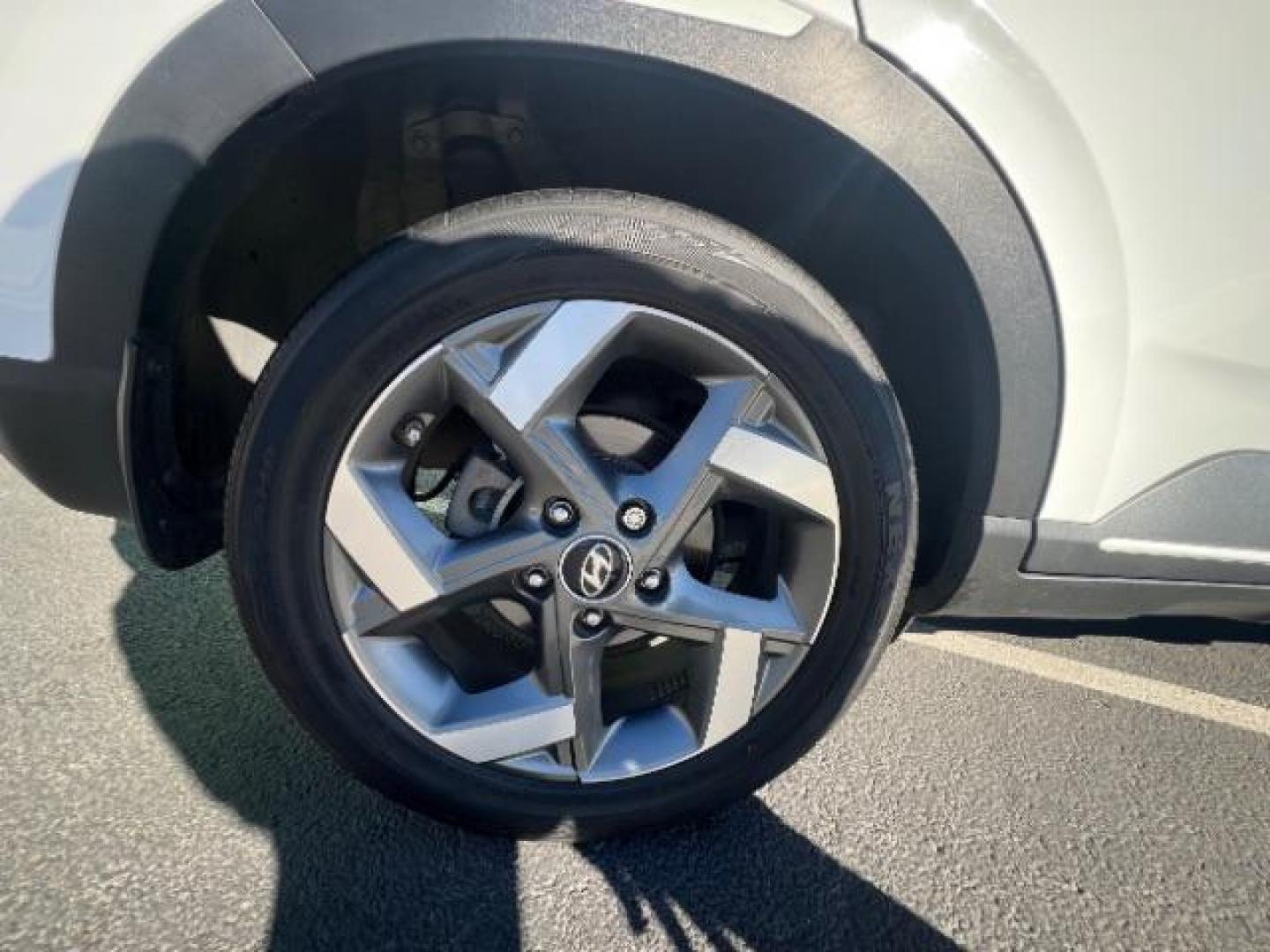 2022 Ceramic White w/Black Roof /Black Hyundai Venue Limited (KMHRC8A30NU) with an Smartstream 1.6L I-4 DOHC engine, Automatic transmission, located at 1865 East Red Hills Pkwy, St. George, 84770, (435) 628-0023, 37.120850, -113.543640 - Photo#8