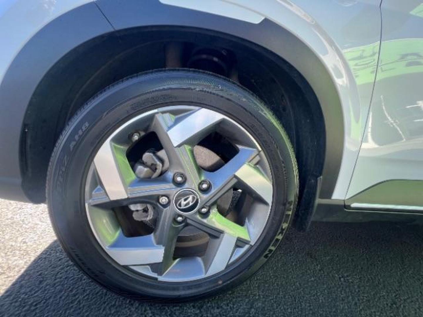 2022 Ceramic White w/Black Roof /Black Hyundai Venue Limited (KMHRC8A30NU) with an Smartstream 1.6L I-4 DOHC engine, Automatic transmission, located at 1865 East Red Hills Pkwy, St. George, 84770, (435) 628-0023, 37.120850, -113.543640 - Photo#10