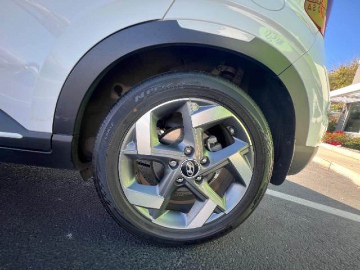 2022 Ceramic White w/Black Roof /Black Hyundai Venue Limited (KMHRC8A30NU) with an Smartstream 1.6L I-4 DOHC engine, Automatic transmission, located at 1865 East Red Hills Pkwy, St. George, 84770, (435) 628-0023, 37.120850, -113.543640 - Photo#11