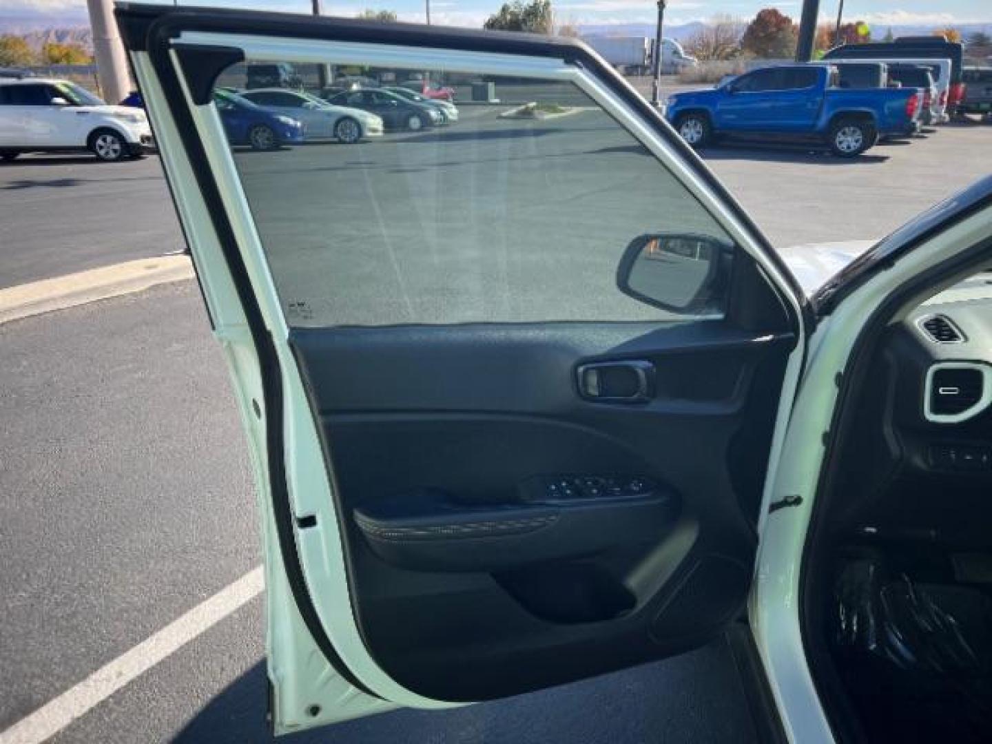 2022 Ceramic White w/Black Roof /Black Hyundai Venue Limited (KMHRC8A30NU) with an Smartstream 1.6L I-4 DOHC engine, Automatic transmission, located at 1865 East Red Hills Pkwy, St. George, 84770, (435) 628-0023, 37.120850, -113.543640 - Photo#12